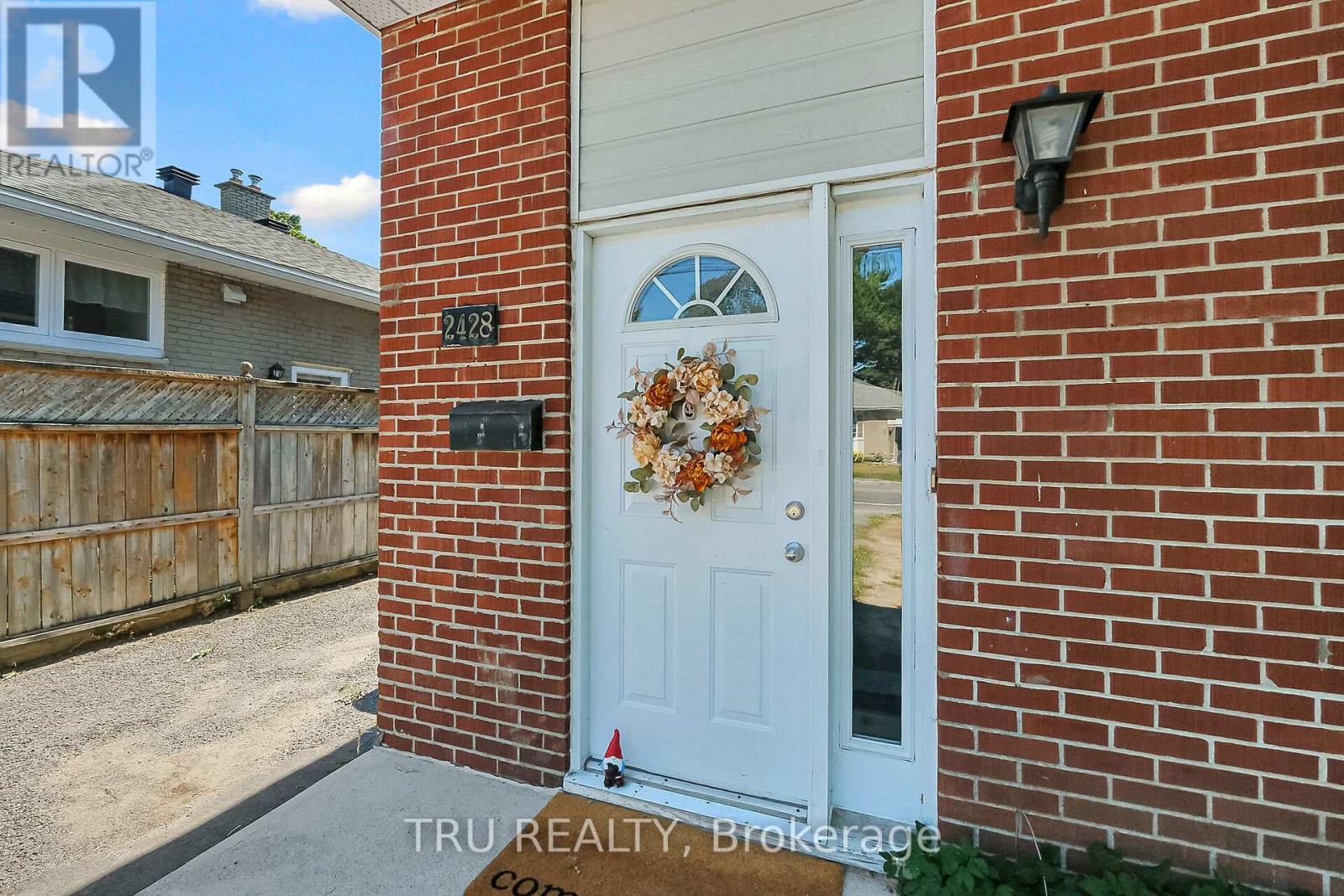 A - 2428 Iris Street Property Photo 2