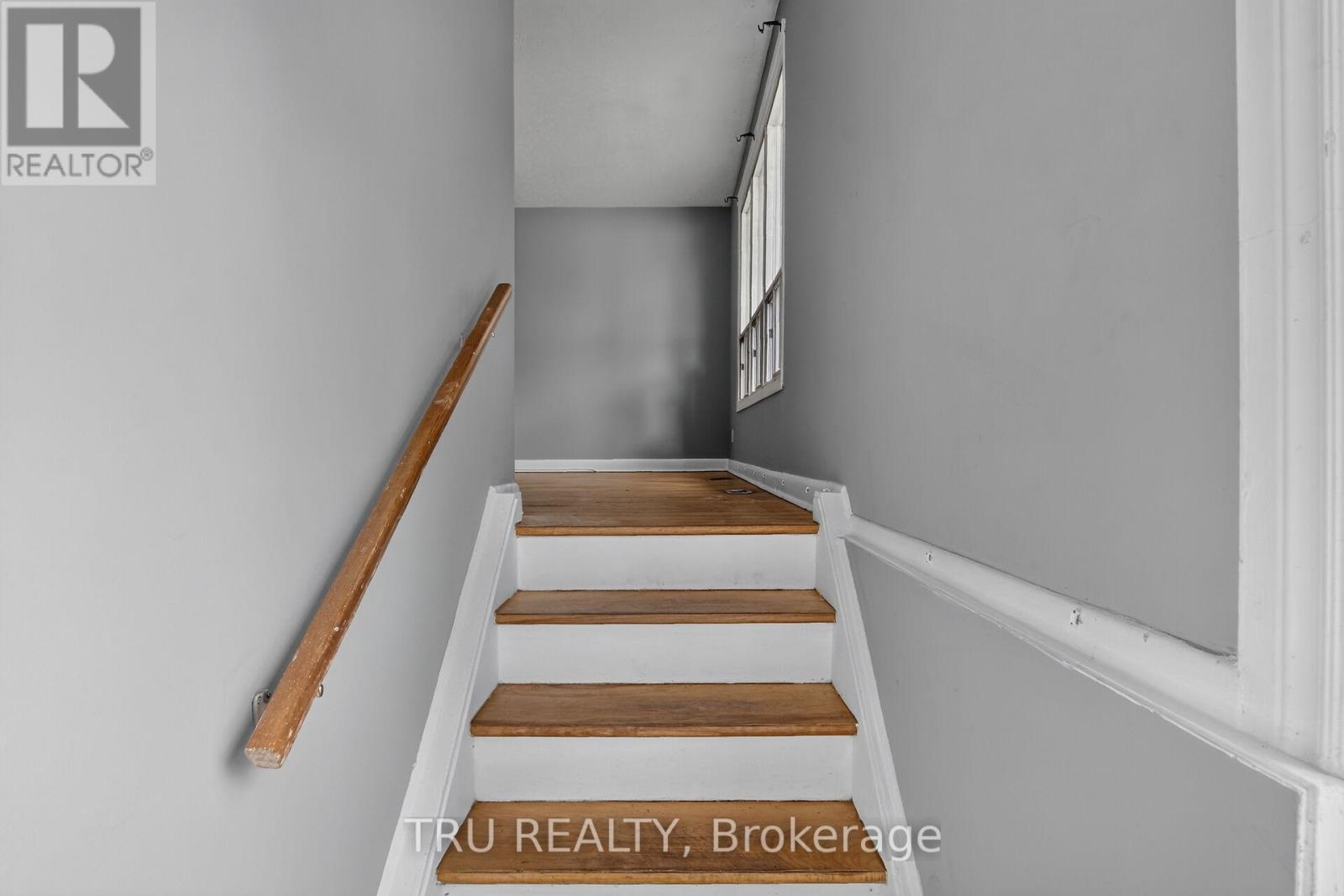 A - 2428 Iris Street Property Photo 3