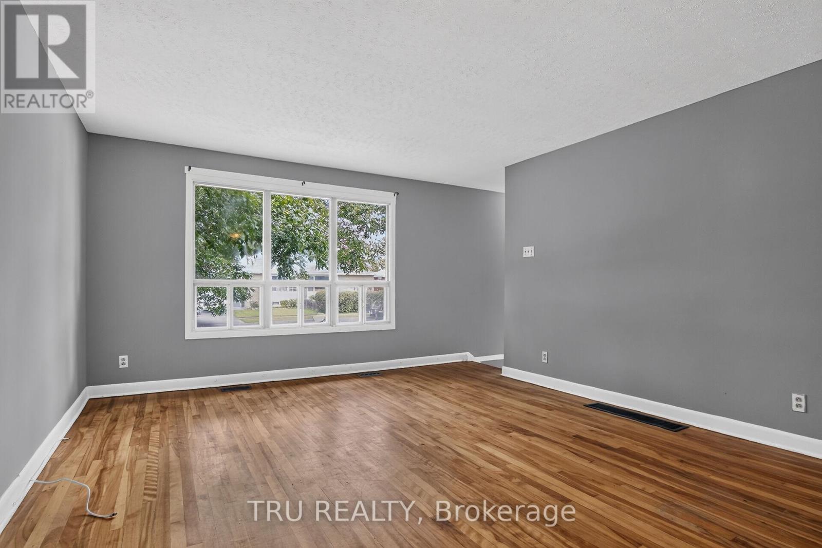 A - 2428 Iris Street Property Photo 7