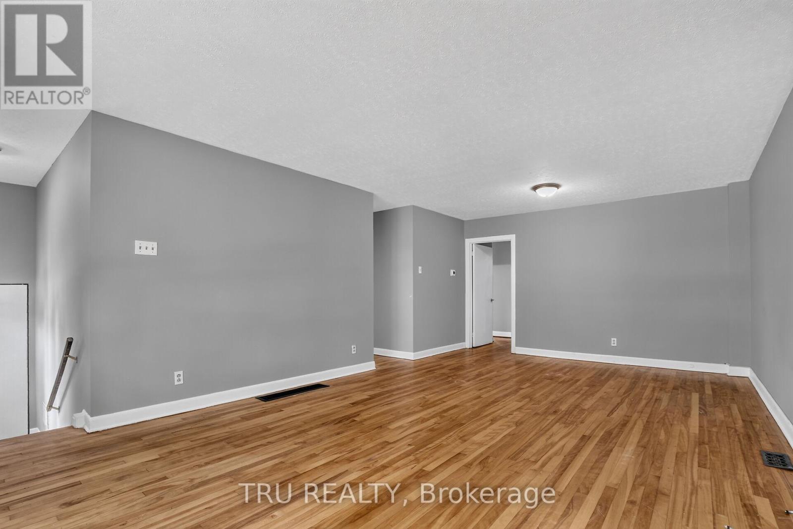 A - 2428 Iris Street Property Photo 8