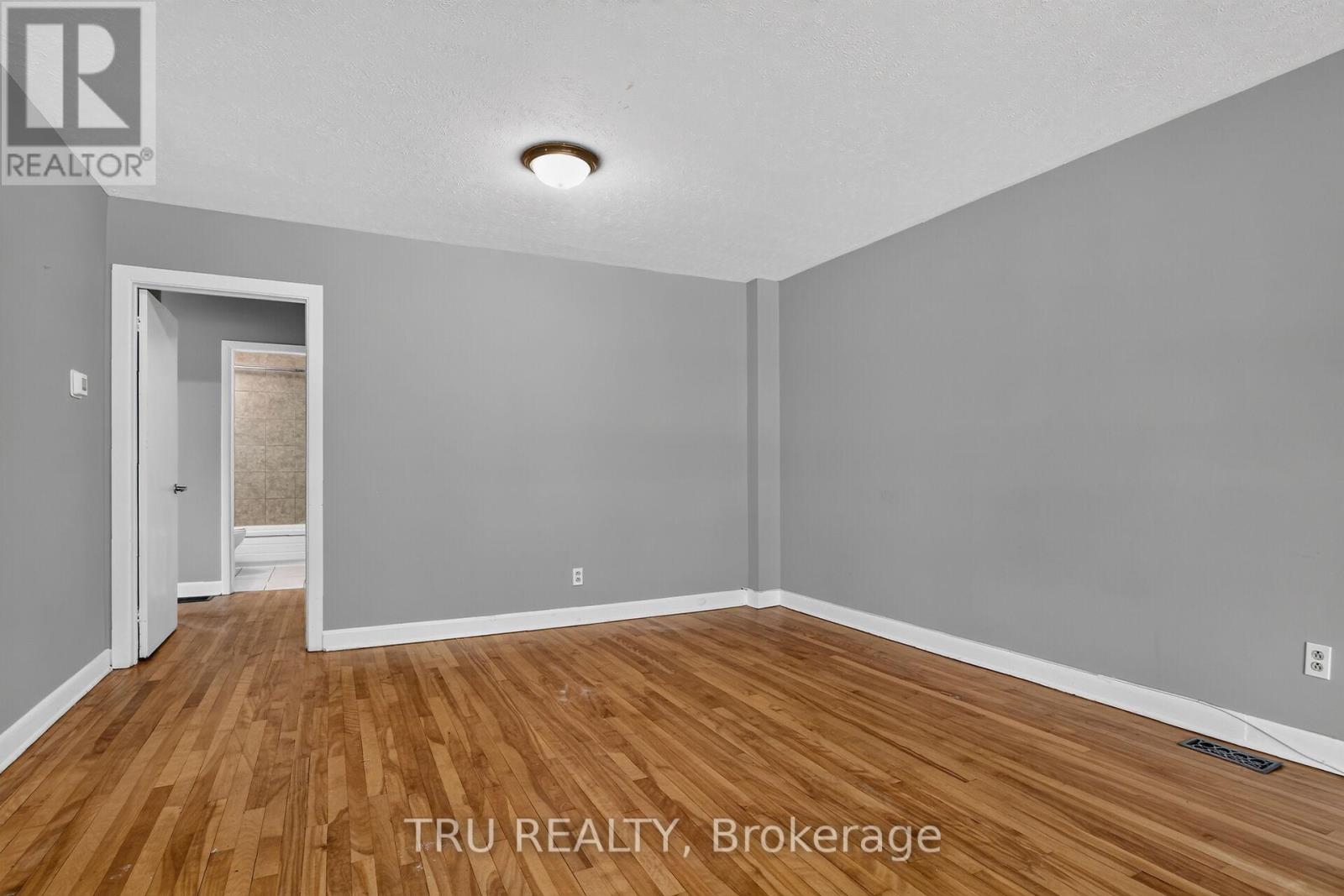 A - 2428 Iris Street Property Photo 9