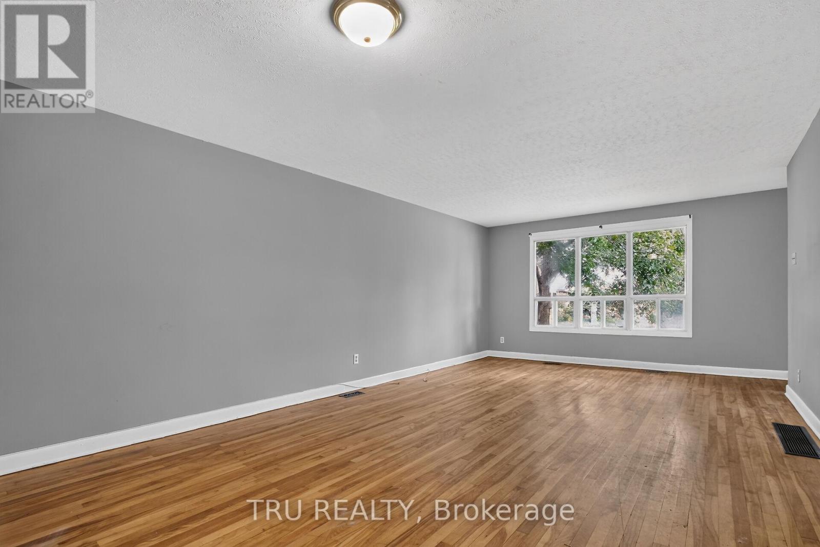 A - 2428 Iris Street Property Photo 11