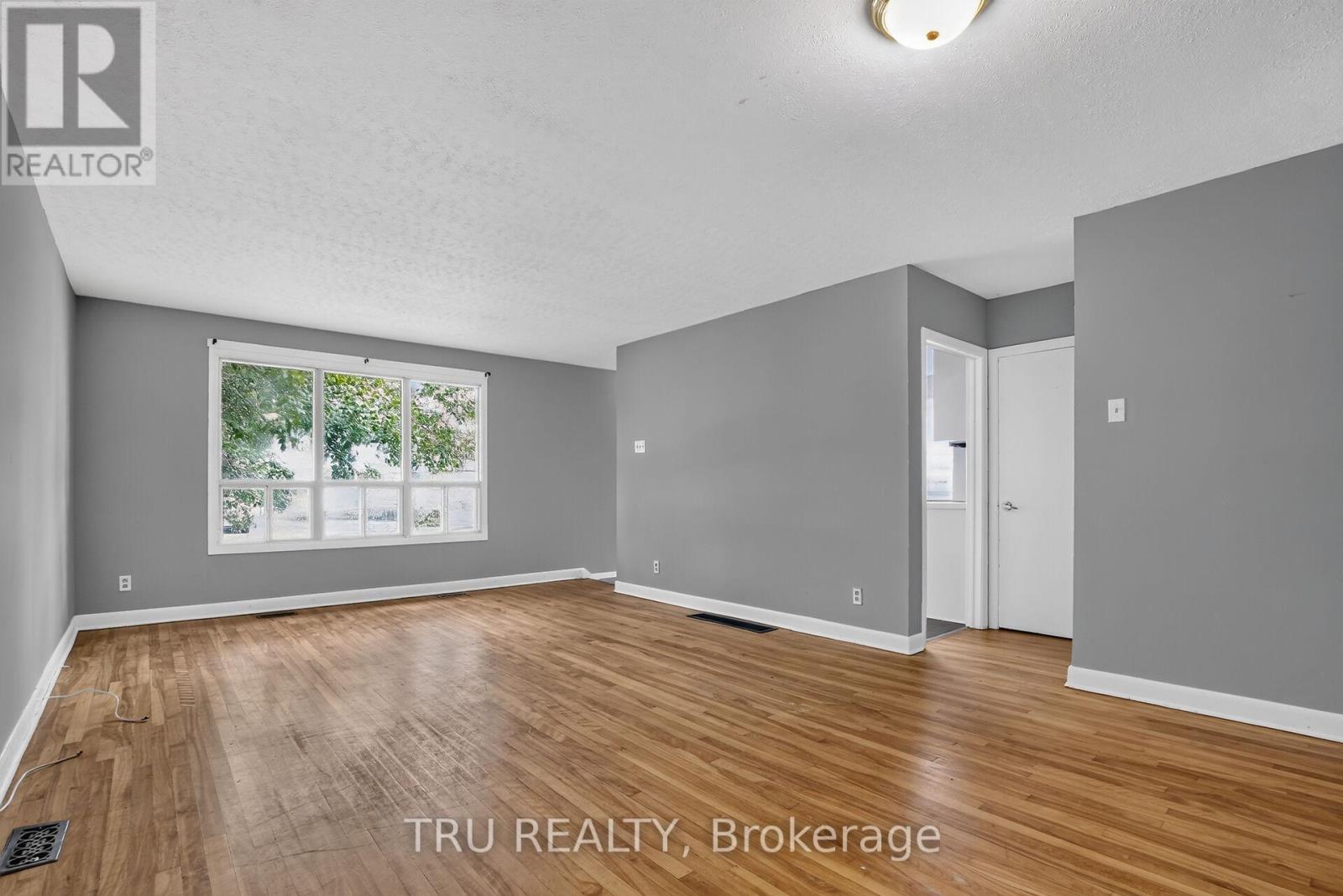 A - 2428 Iris Street Property Photo 12