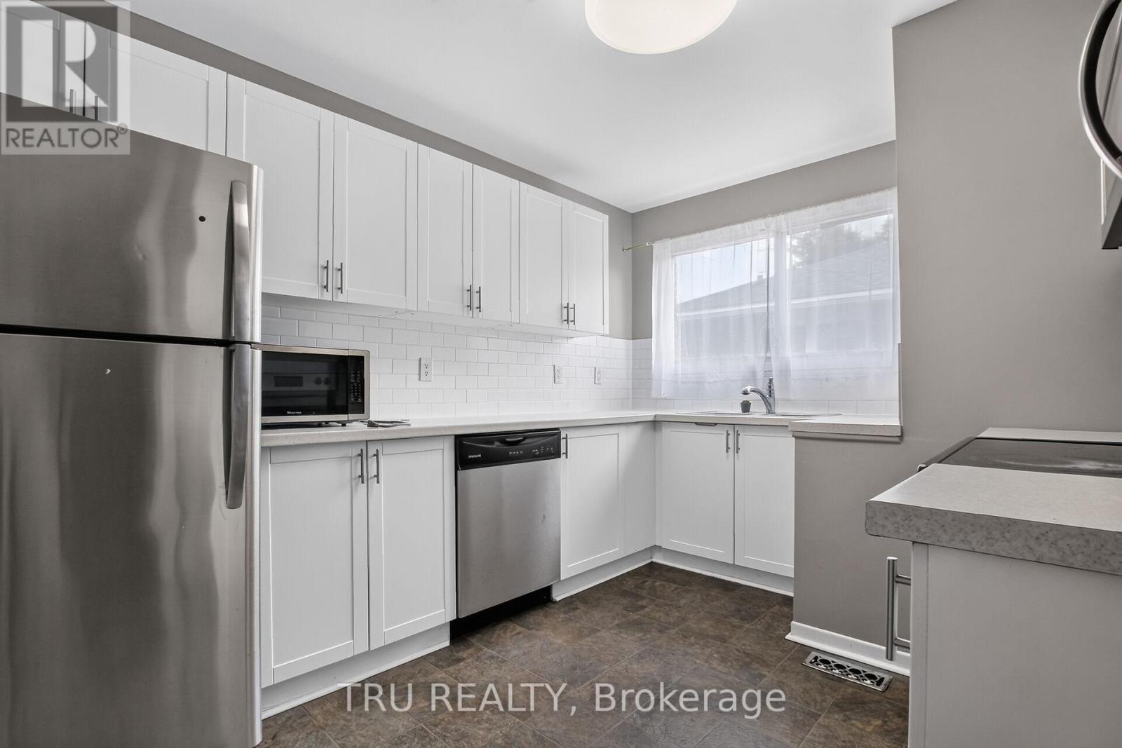 A - 2428 Iris Street Property Photo 13