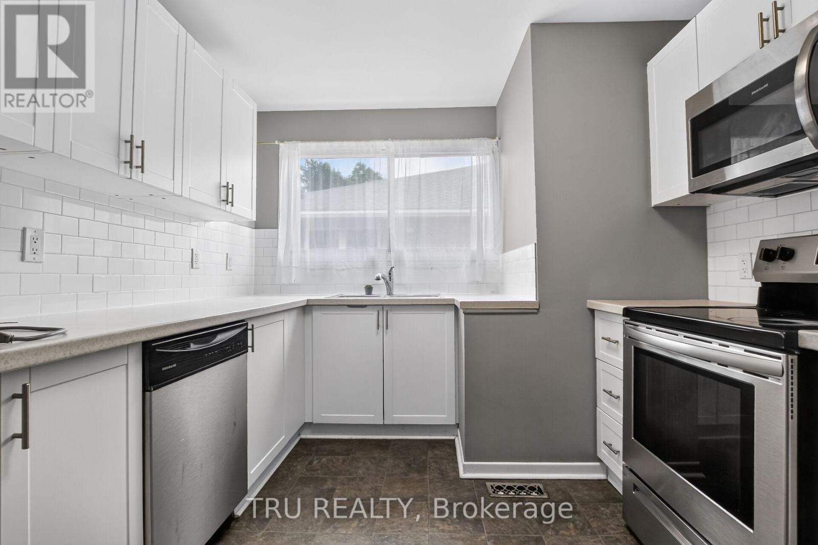 A - 2428 Iris Street Property Photo 14