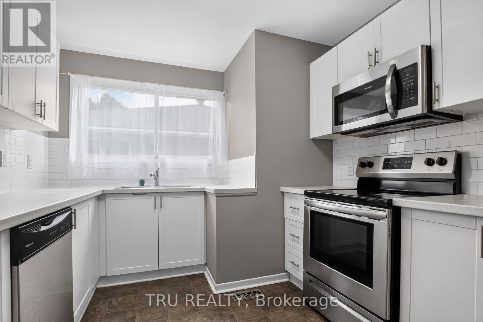 A - 2428 Iris Street Property Photo 15
