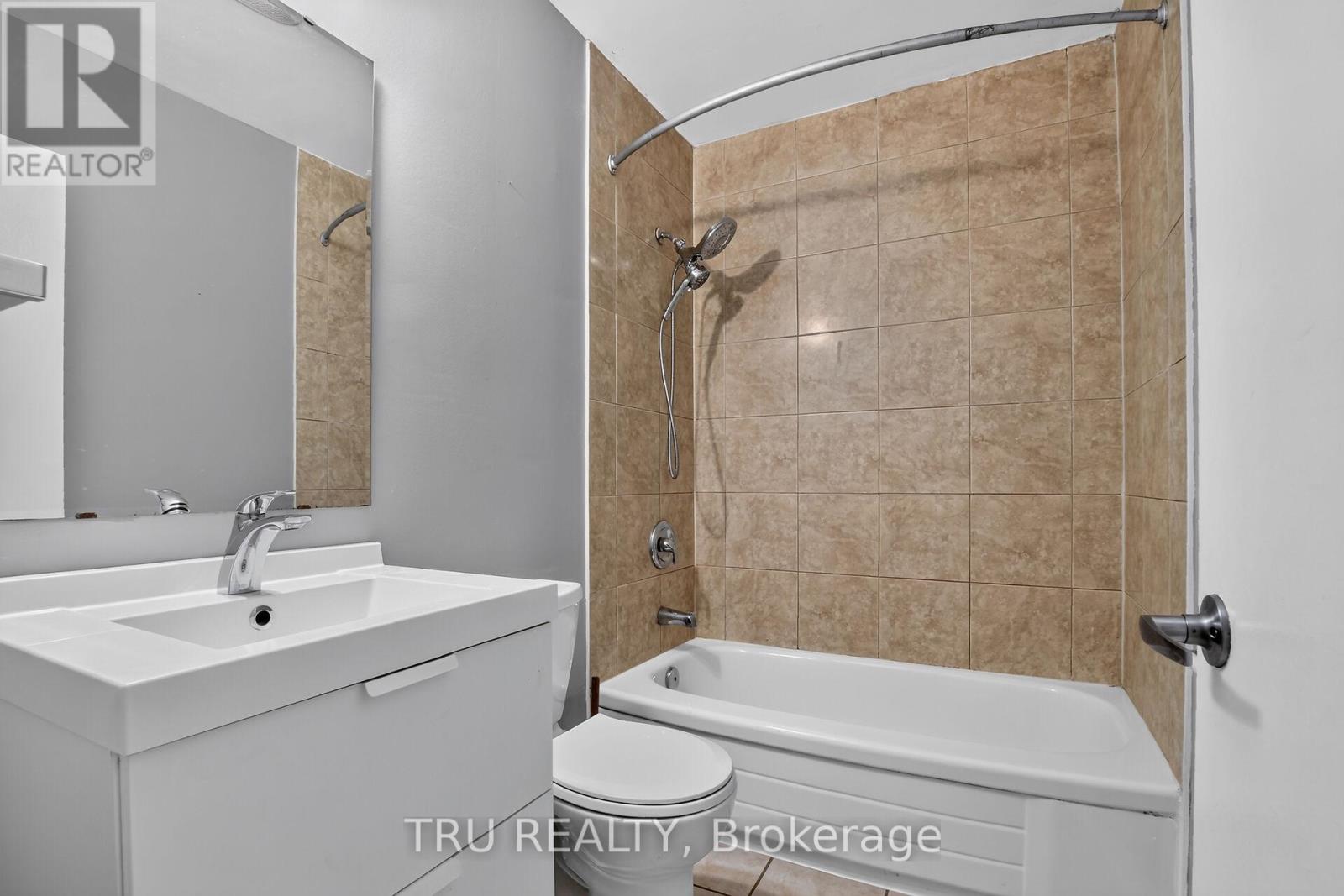 A - 2428 Iris Street Property Photo 21