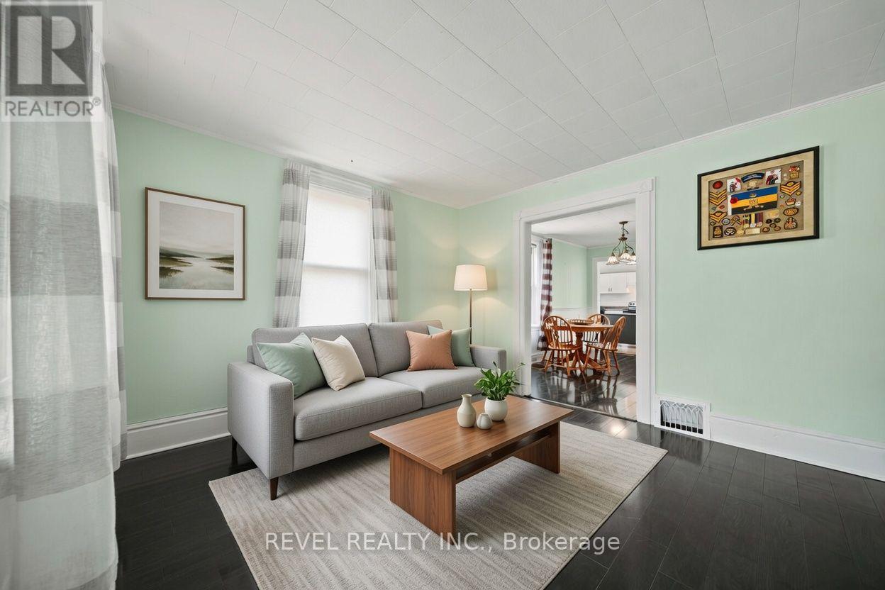 7 Maple Street Property Photo 5