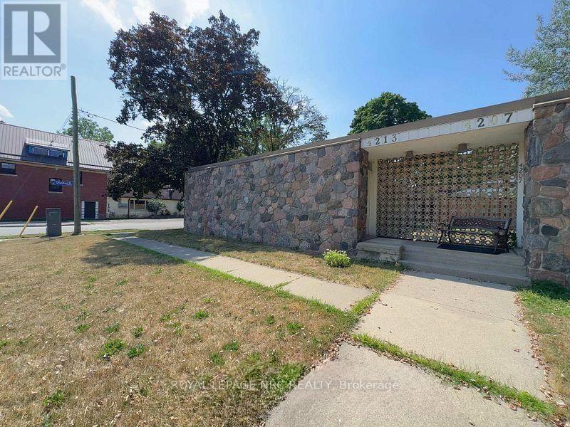 4213/4207 4213/4207 Drummond Road Property Photo 3