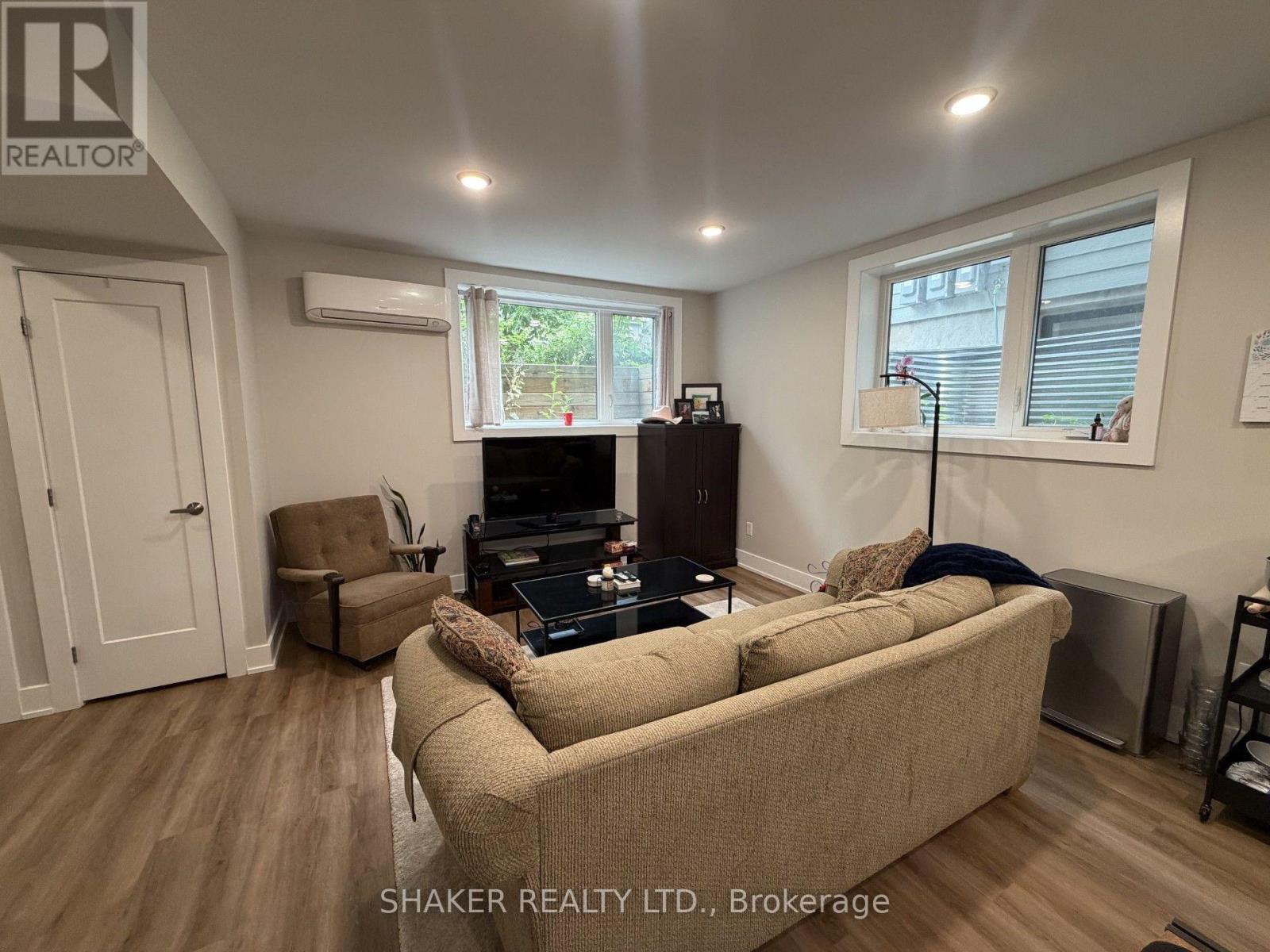 B - 304 Elmgrove Avenue Property Photo 4