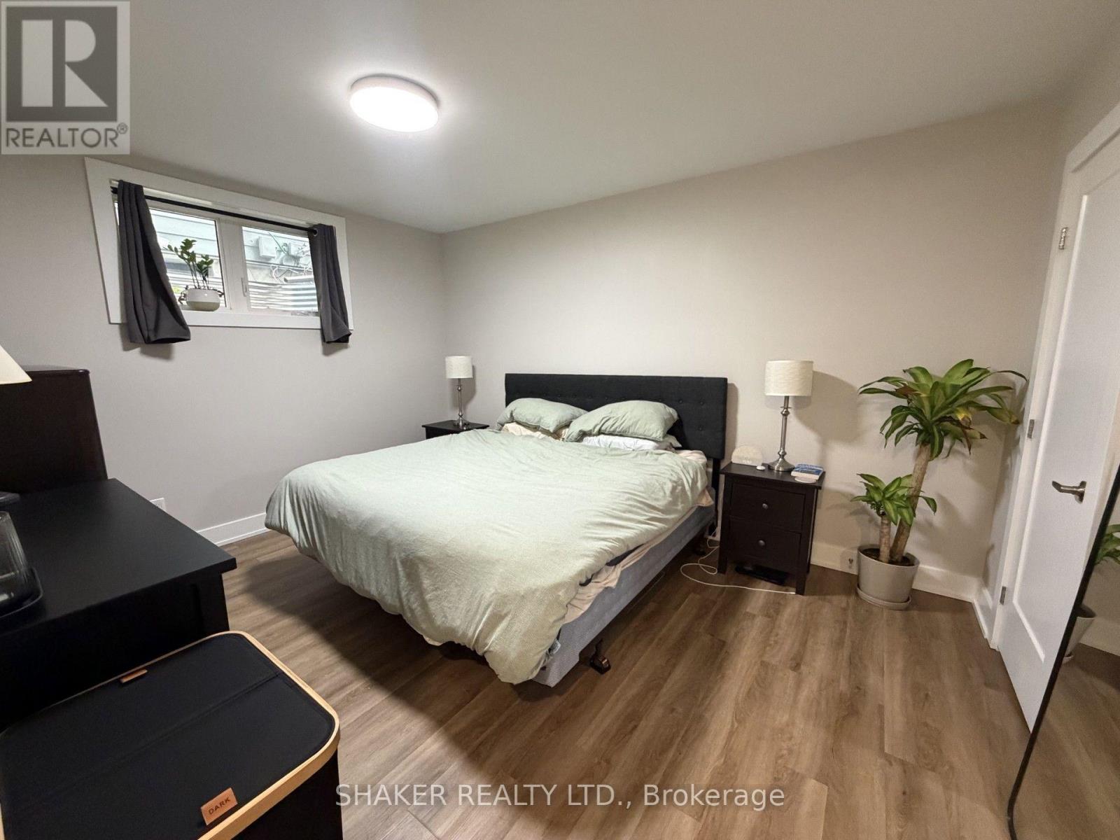 B - 304 Elmgrove Avenue Property Photo 6