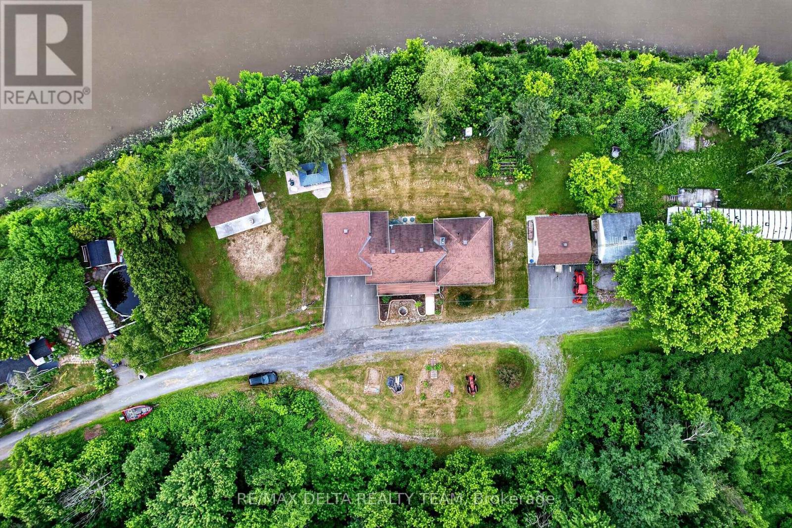 1821 Ch Bercier Road Property Photo 1