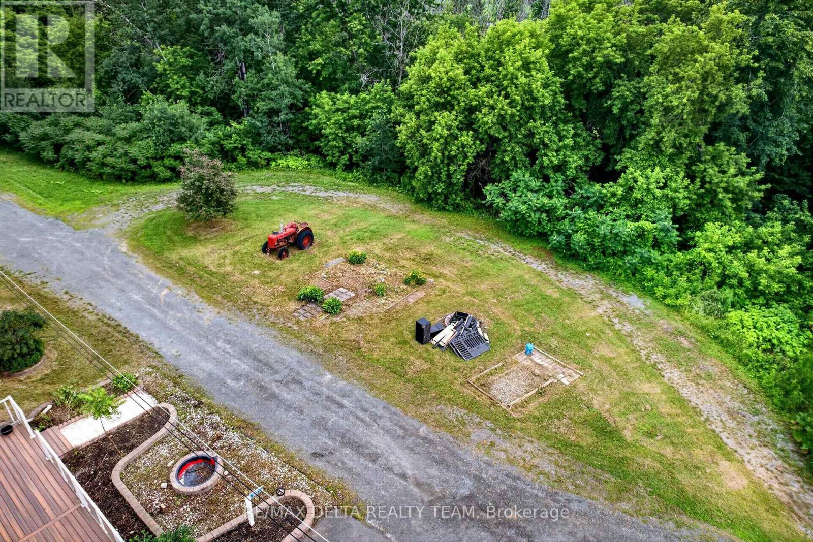 1821 Ch Bercier Road Property Photo 5