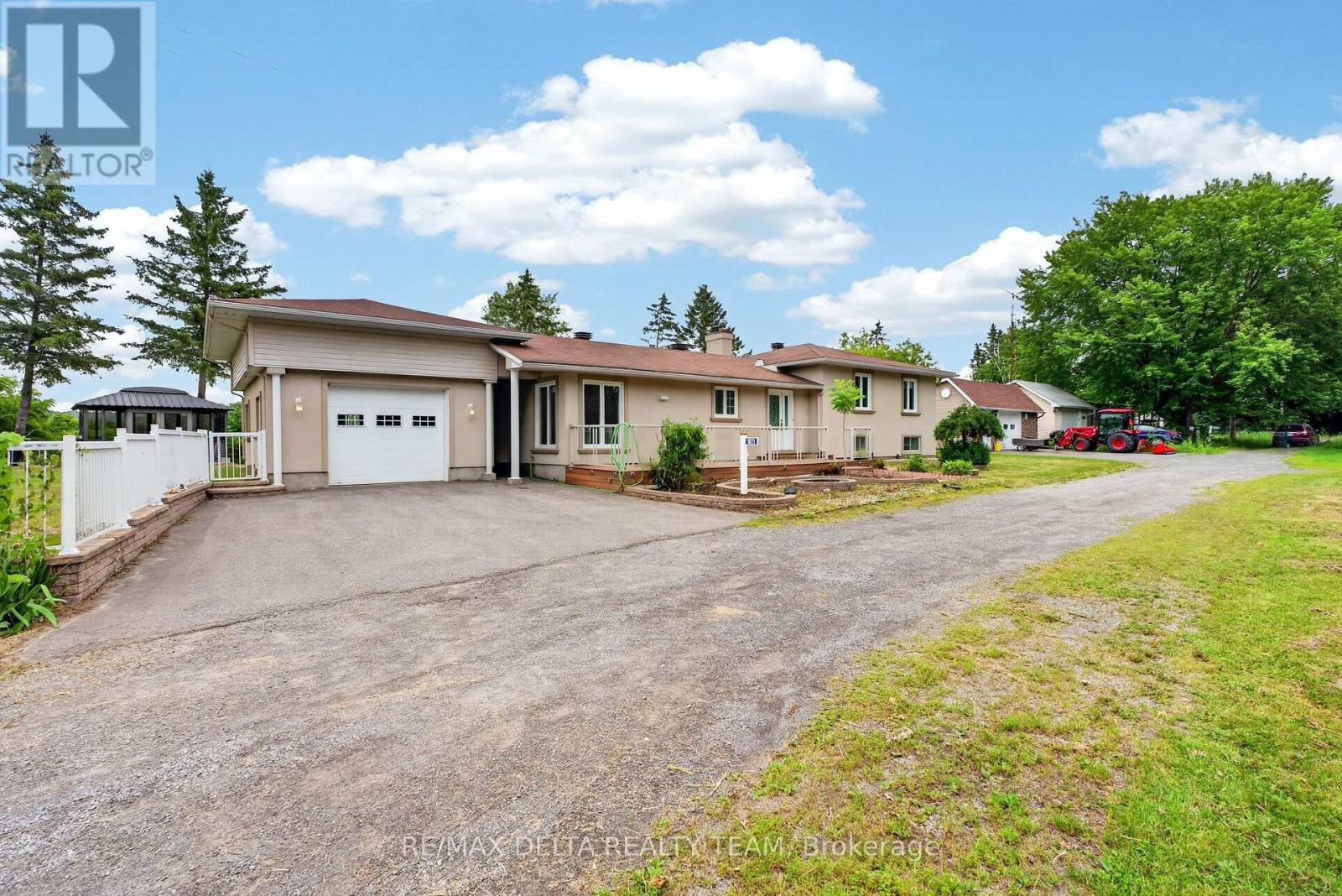 1821 Ch Bercier Road Property Photo 7