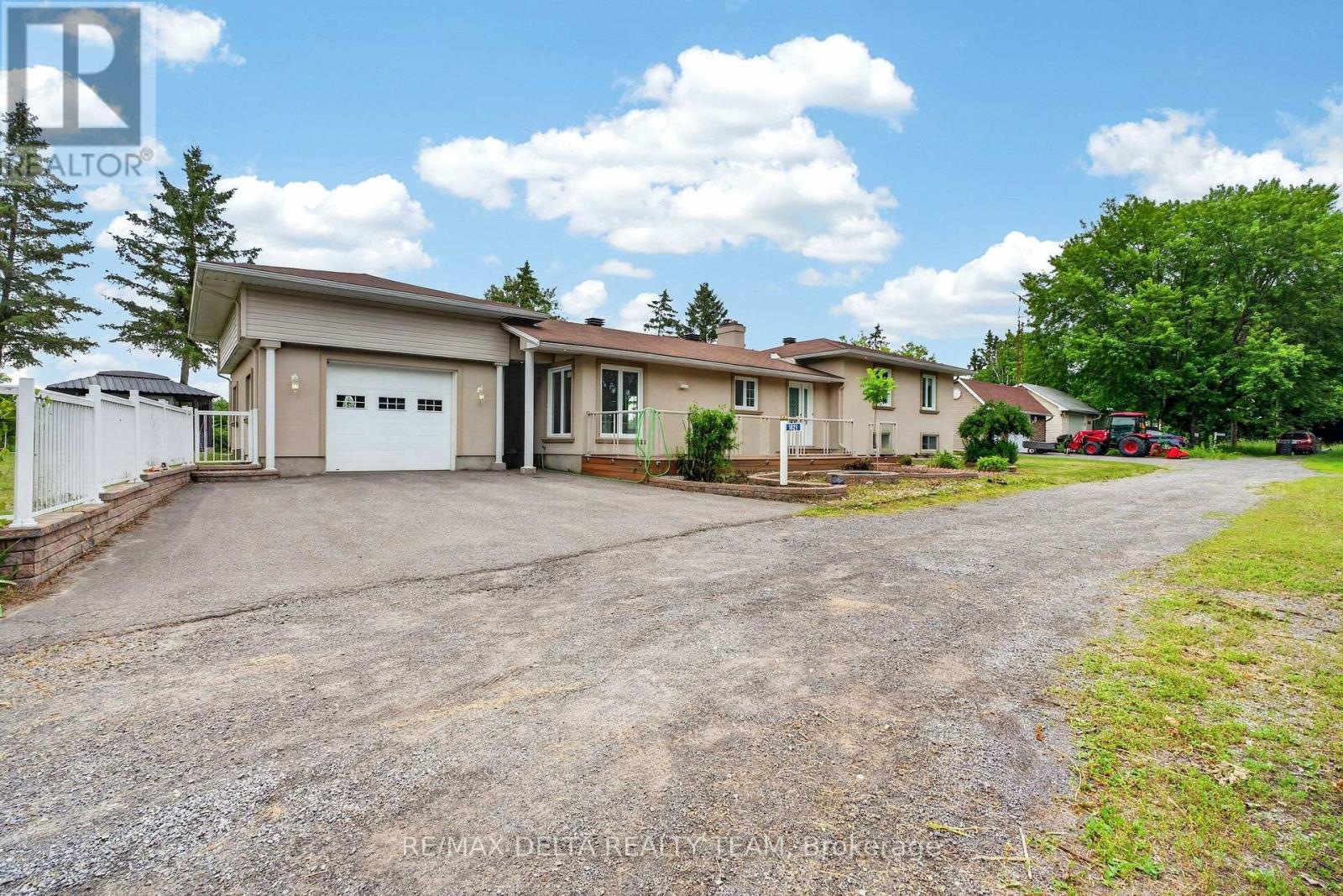 1821 Ch Bercier Road Property Photo 11