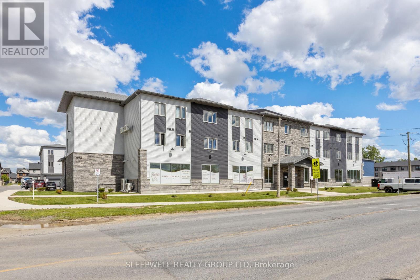 302 - 979 NORTH RUSSELL ROAD