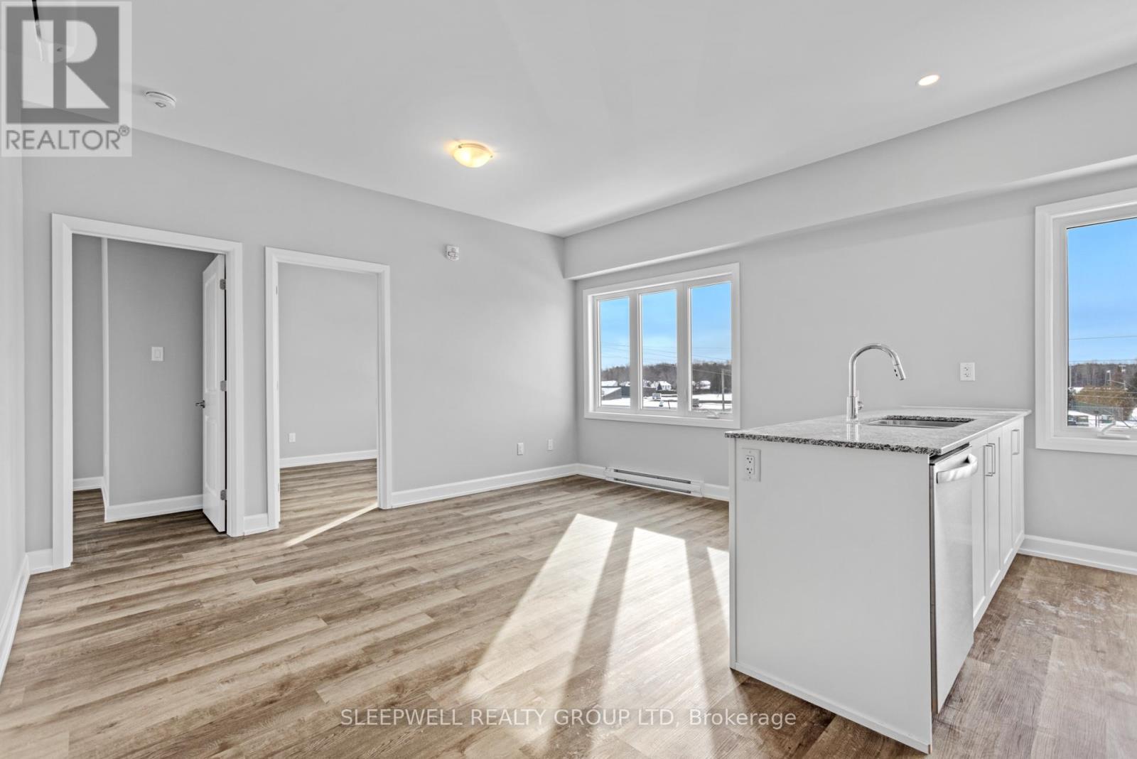 305 - 979 North Russell Road Property Photo 5