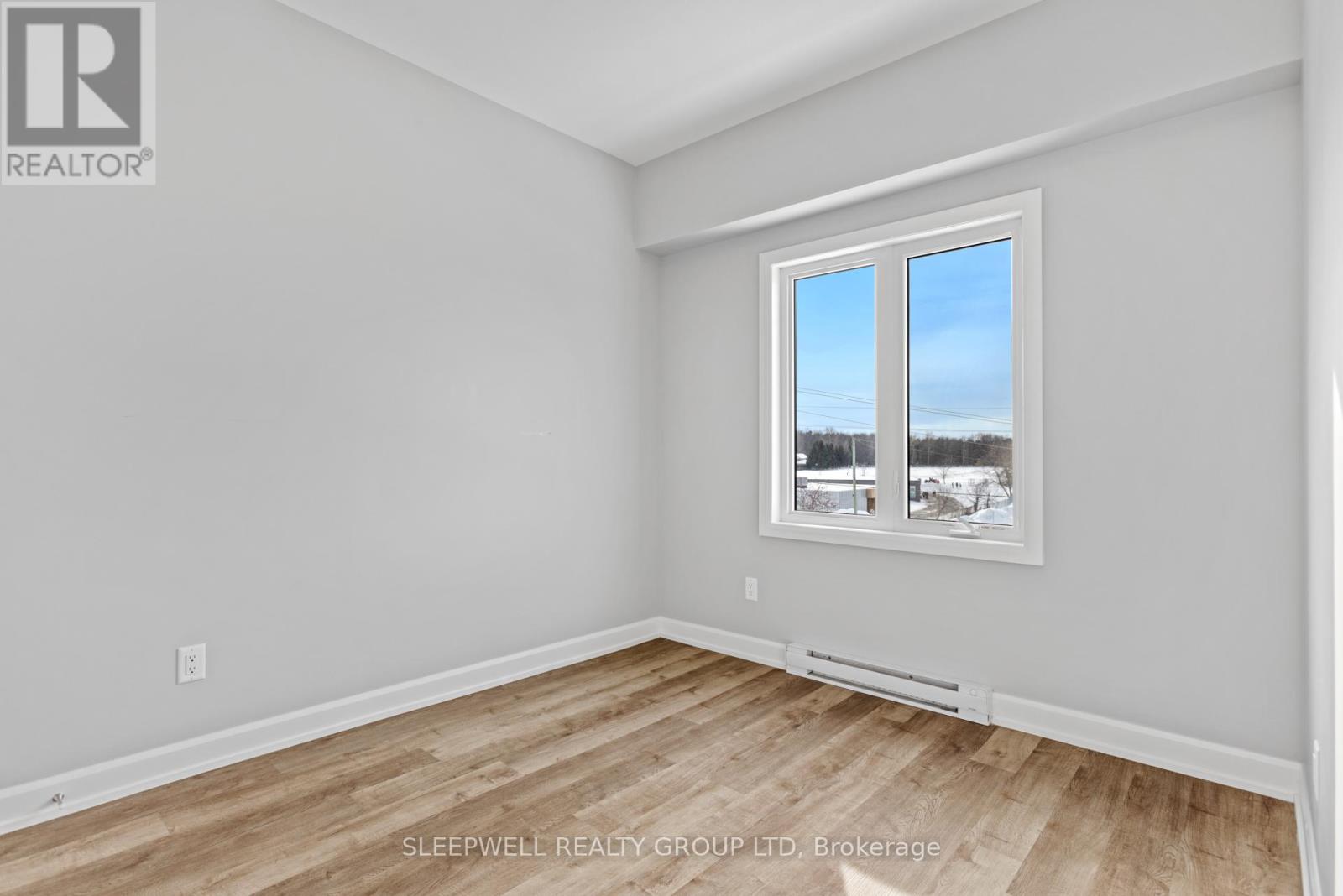 305 - 979 North Russell Road Property Photo 10
