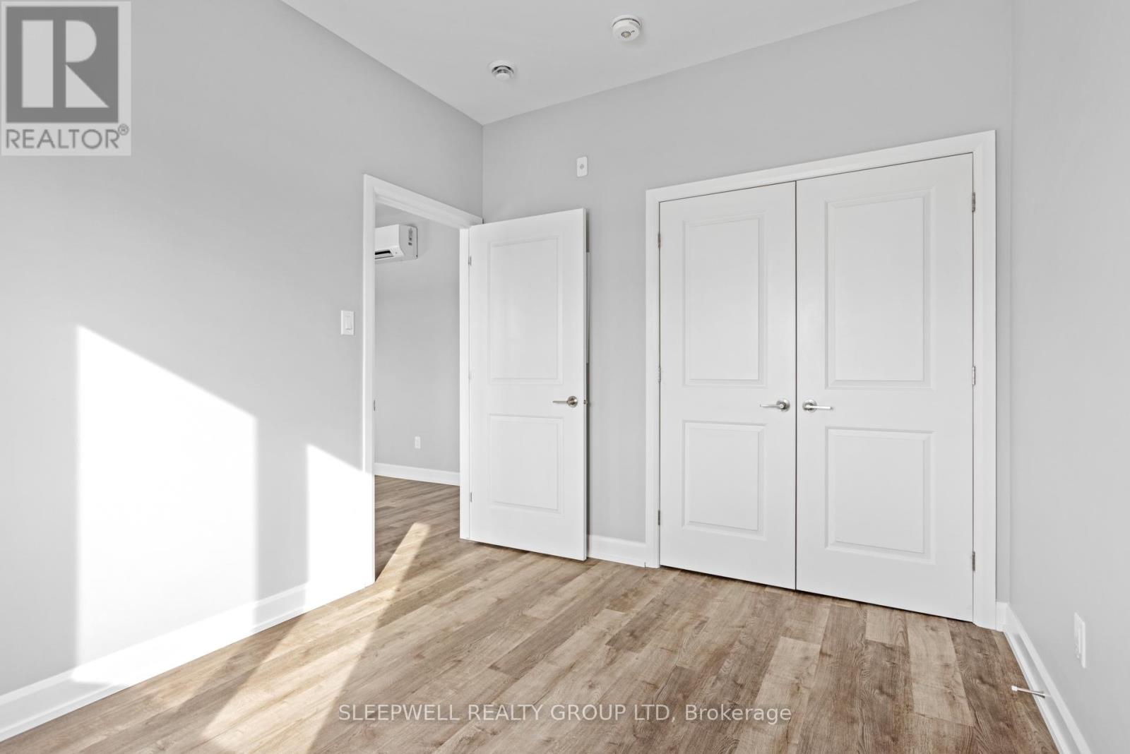 305 - 979 North Russell Road Property Photo 11