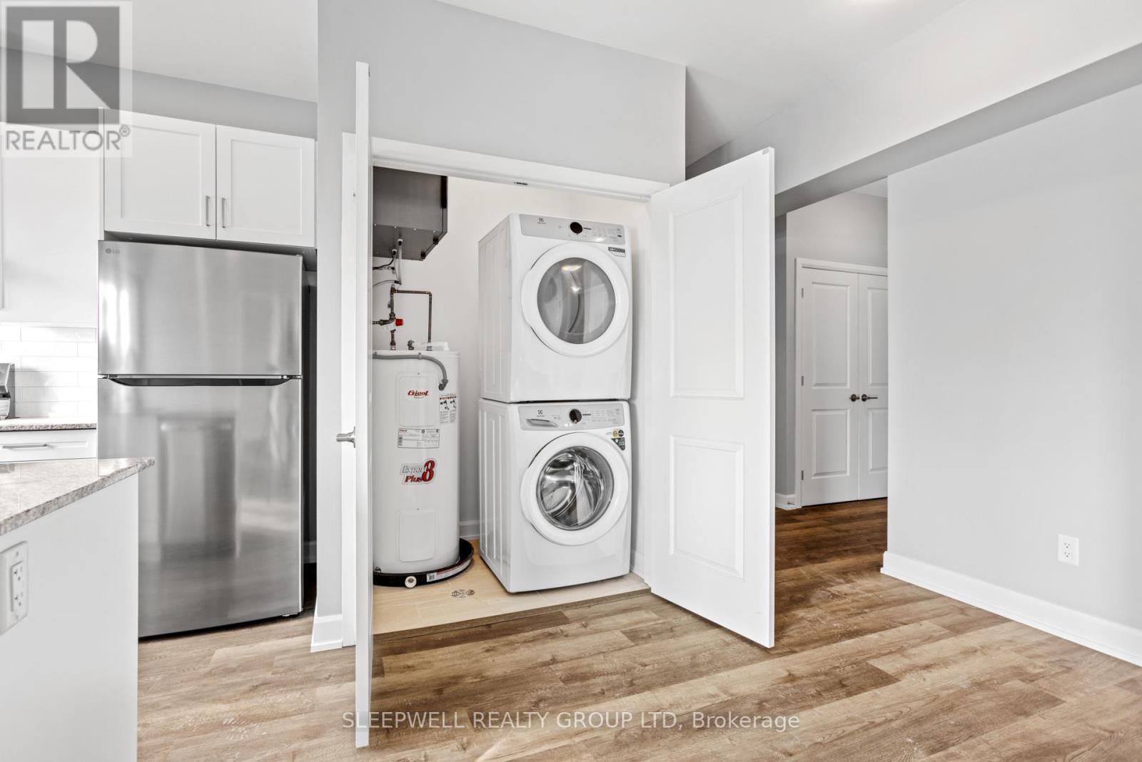 305 - 979 North Russell Road Property Photo 13