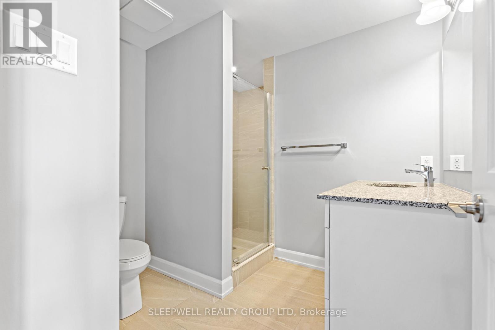 305 - 979 North Russell Road Property Photo 14