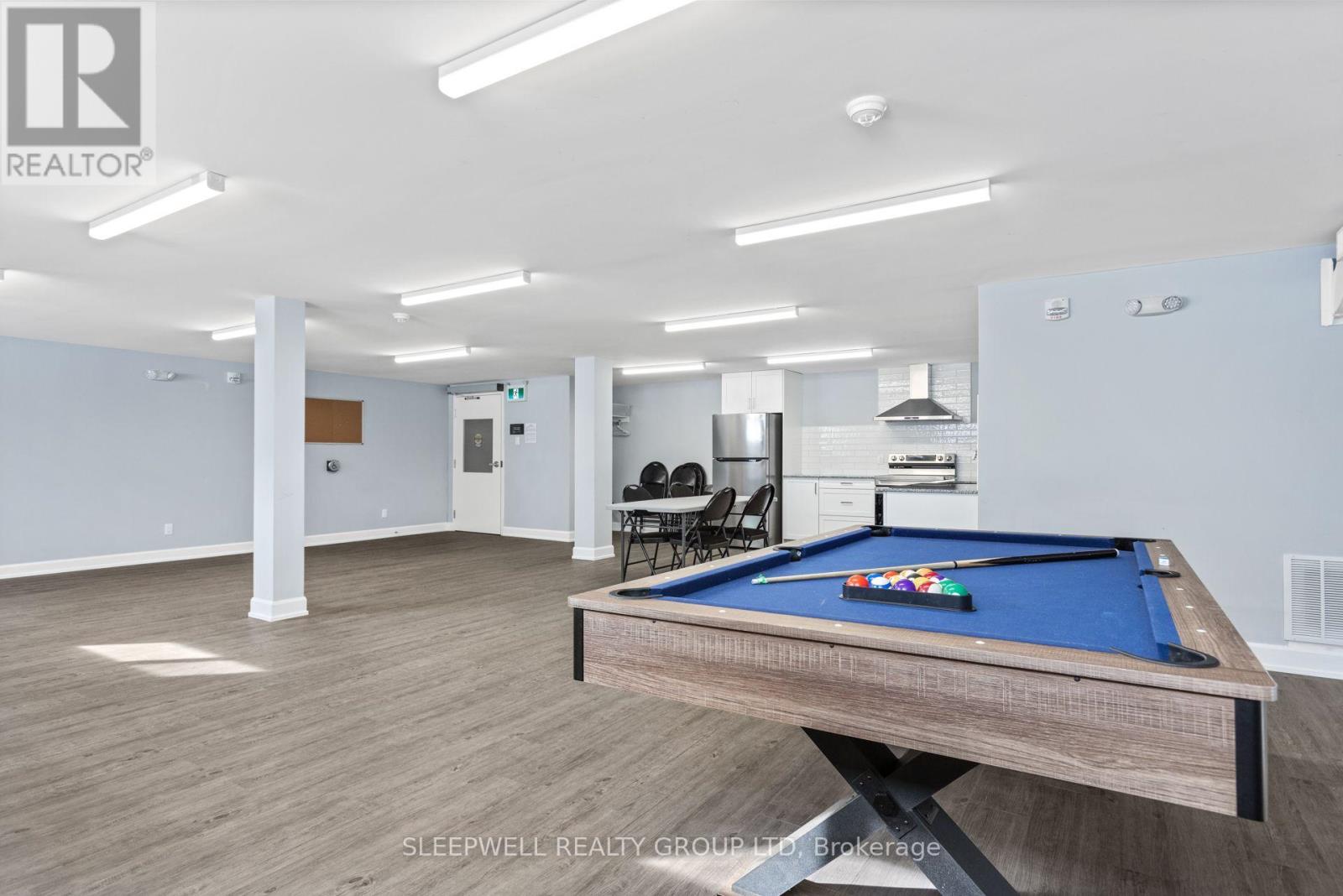 305 - 979 North Russell Road Property Photo 18