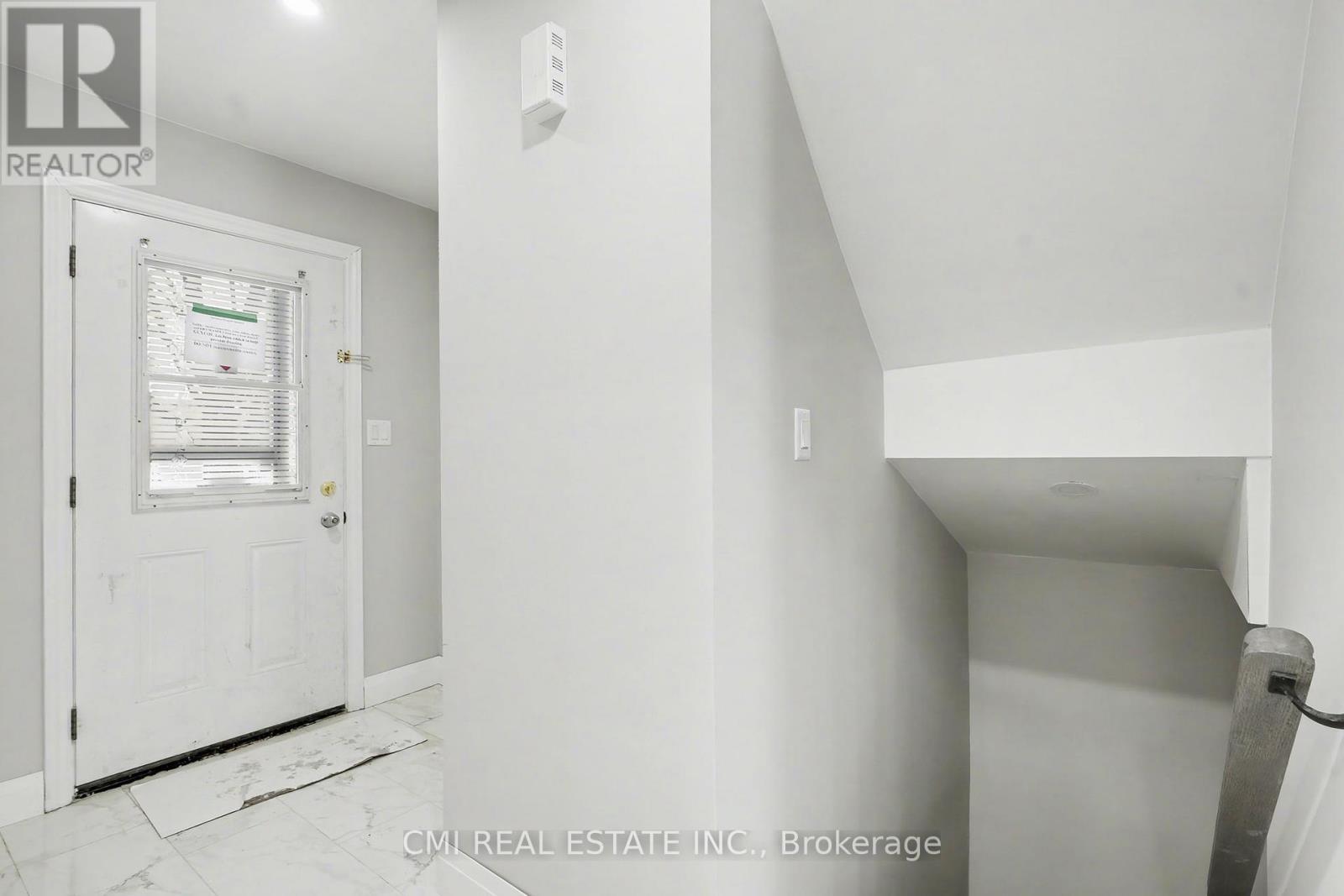 12 - 125 Sekura Crescent Property Photo 4