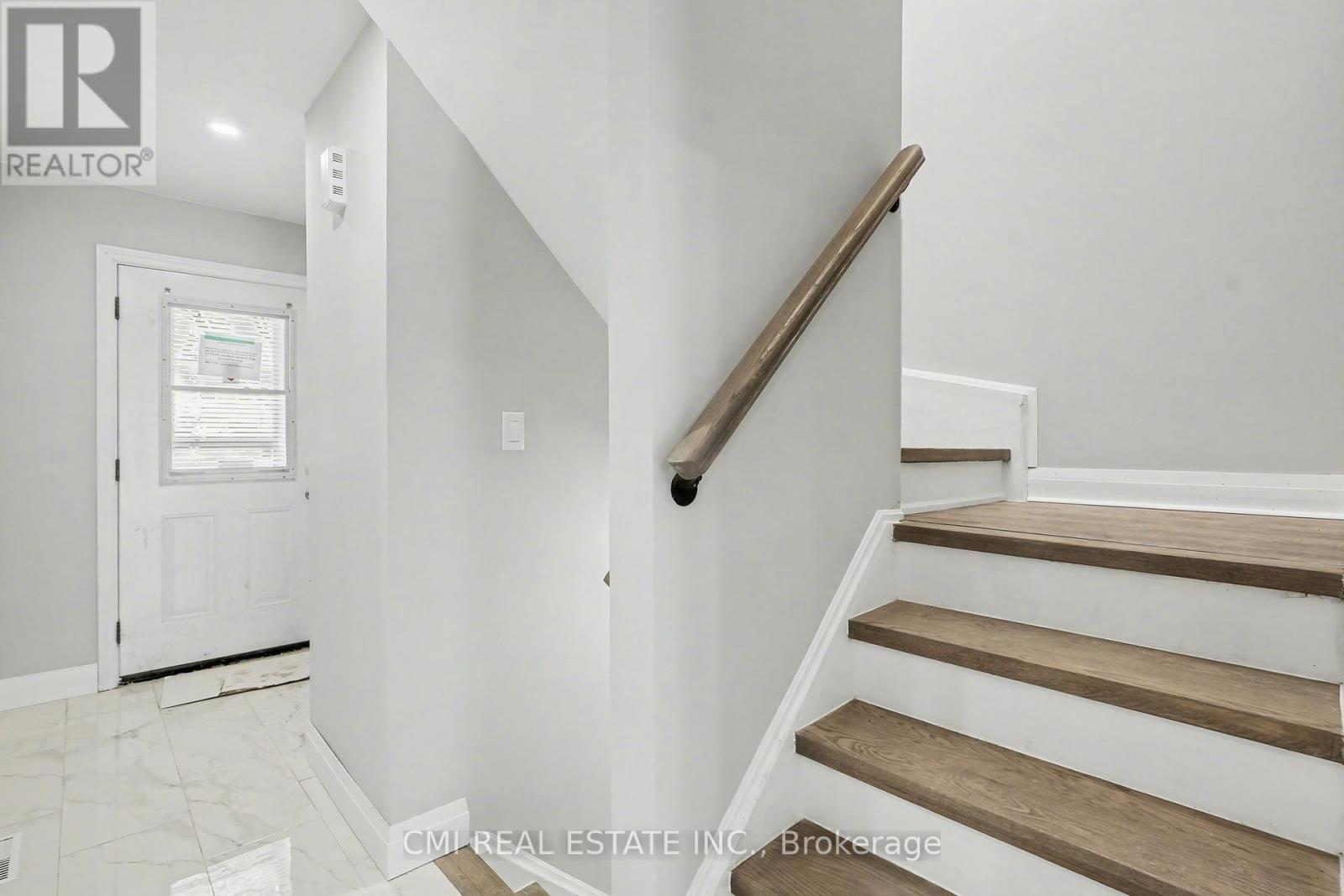 12 - 125 Sekura Crescent Property Photo 6