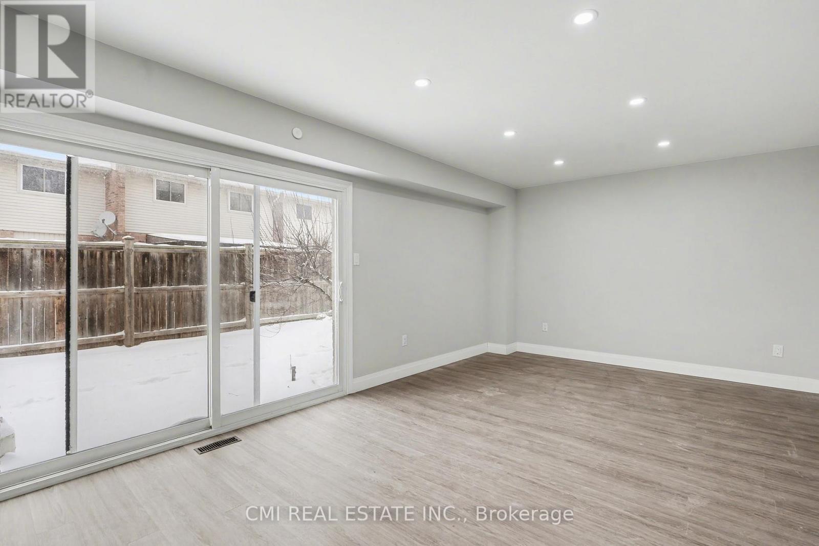 12 - 125 Sekura Crescent Property Photo 11
