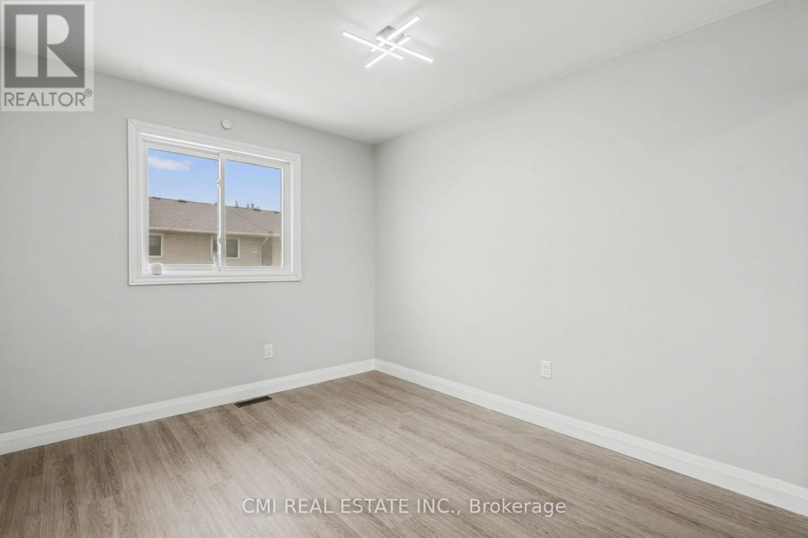 12 - 125 Sekura Crescent Property Photo 22
