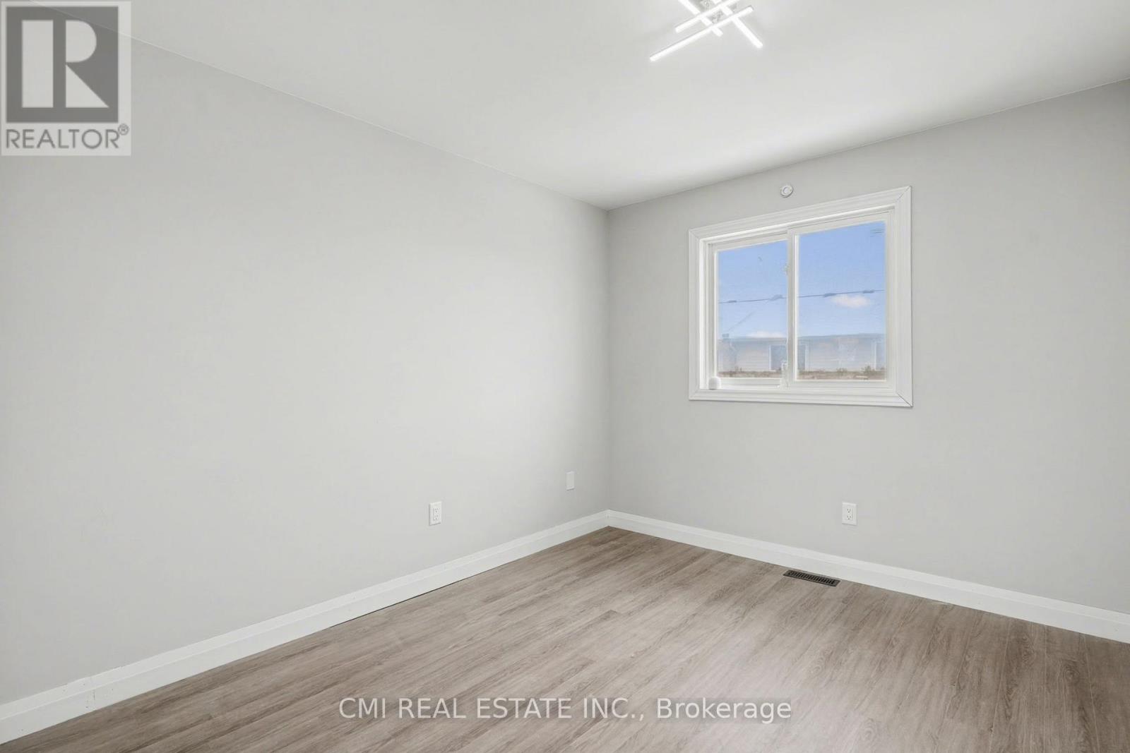 12 - 125 Sekura Crescent Property Photo 24