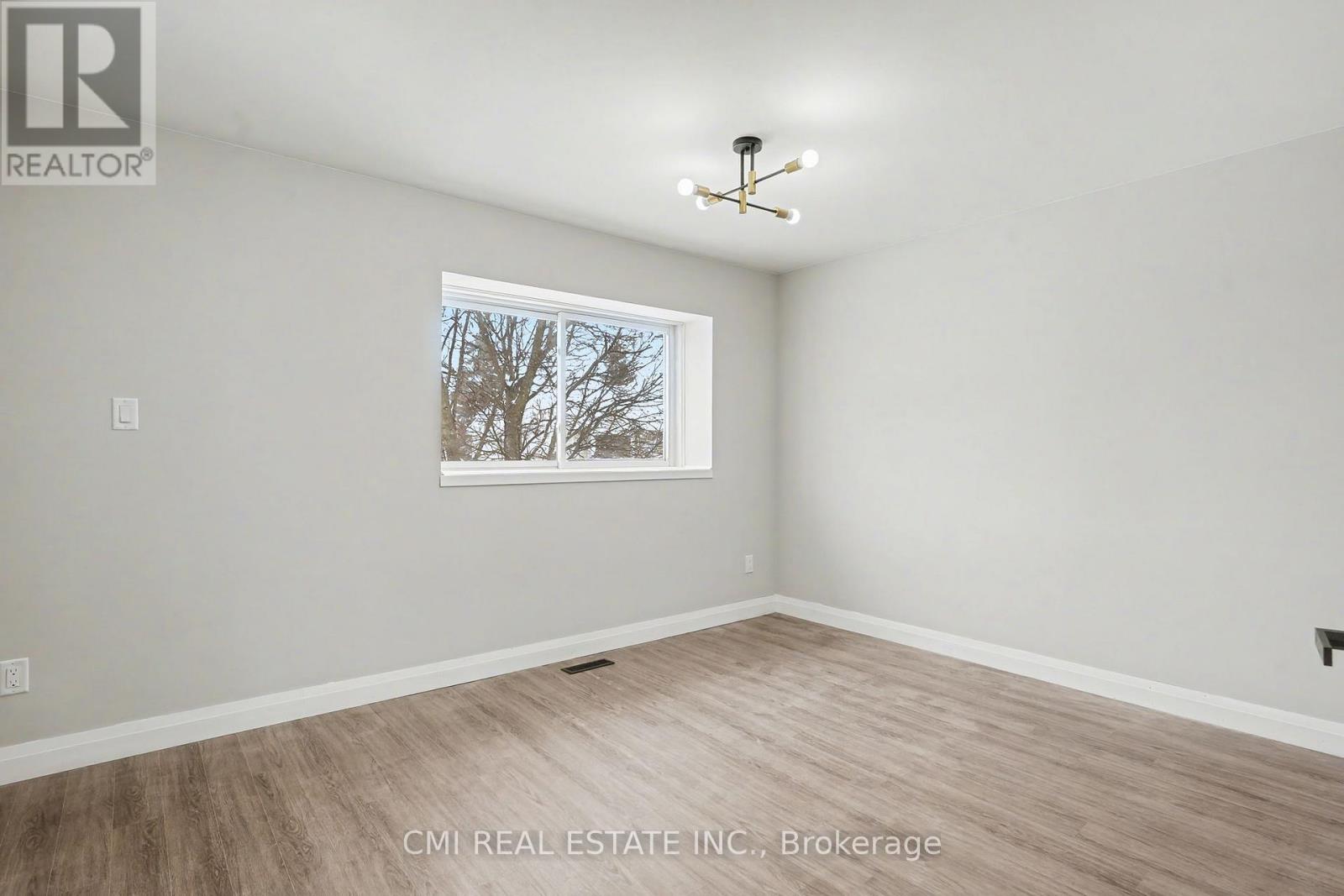 12 - 125 Sekura Crescent Property Photo 28