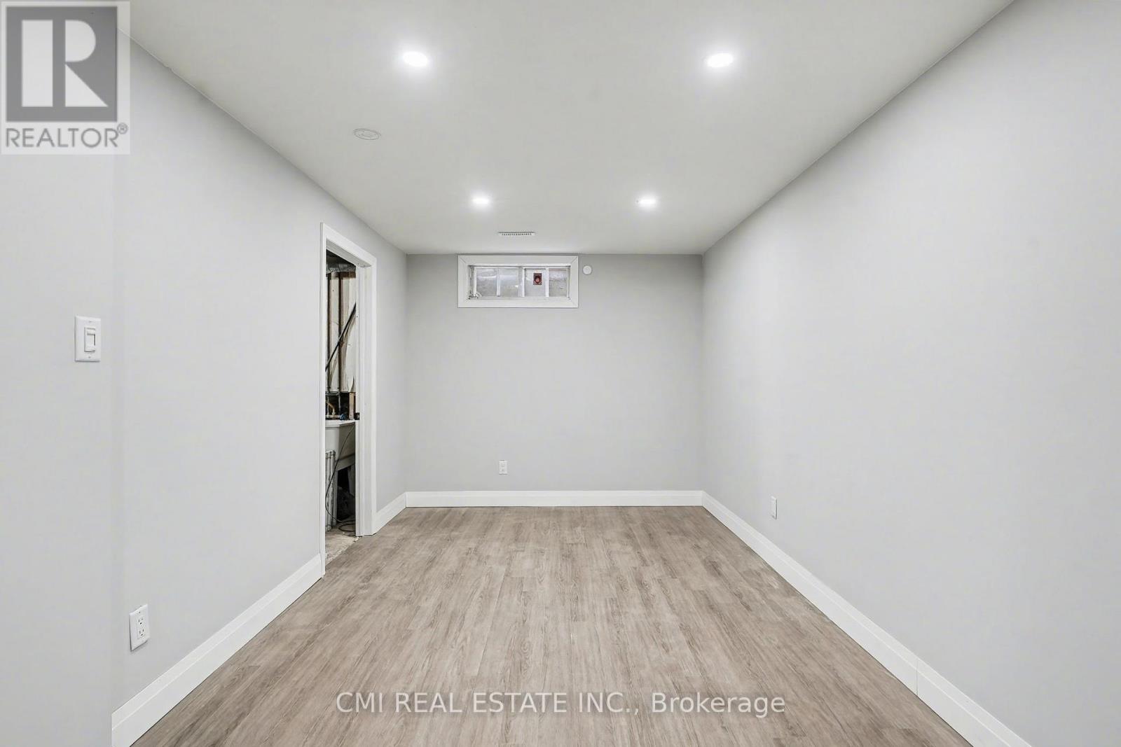 12 - 125 Sekura Crescent Property Photo 35