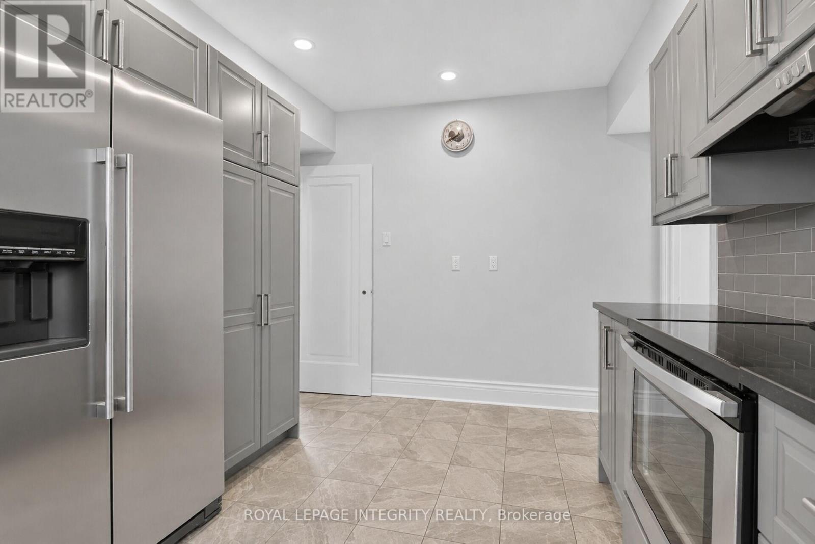84 Riverdale Avenue Property Photo 16