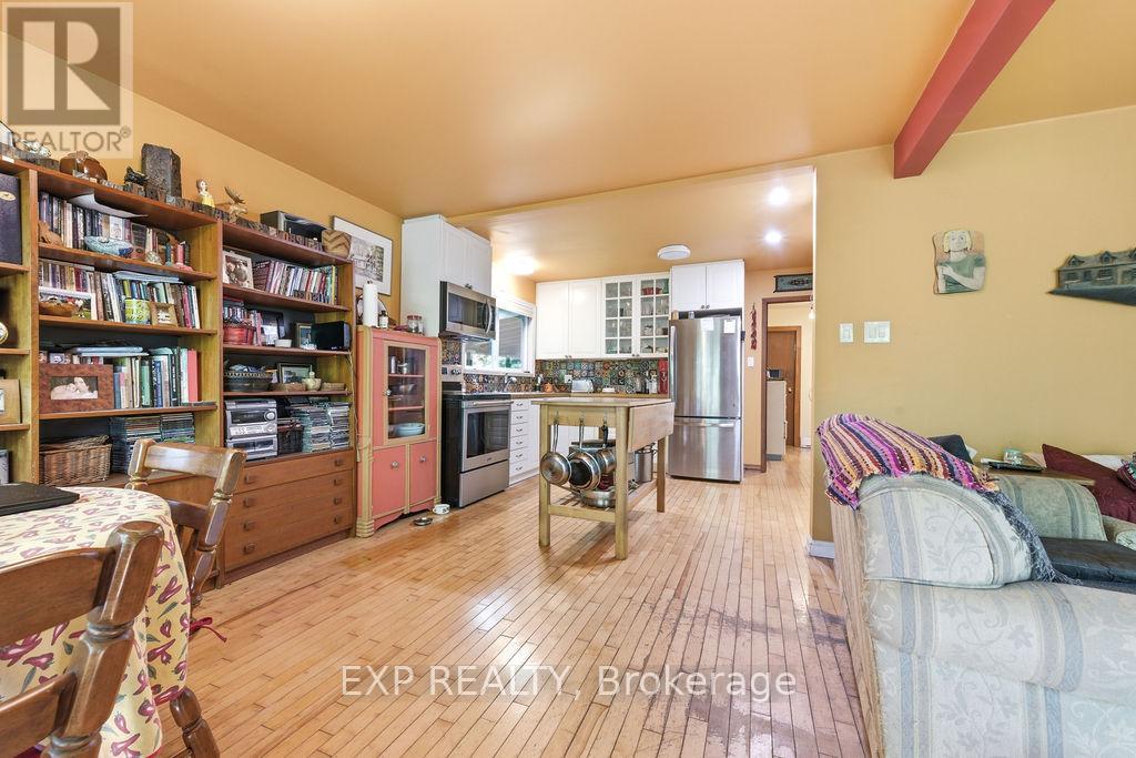 2205 Calabogie Road Property Photo 9
