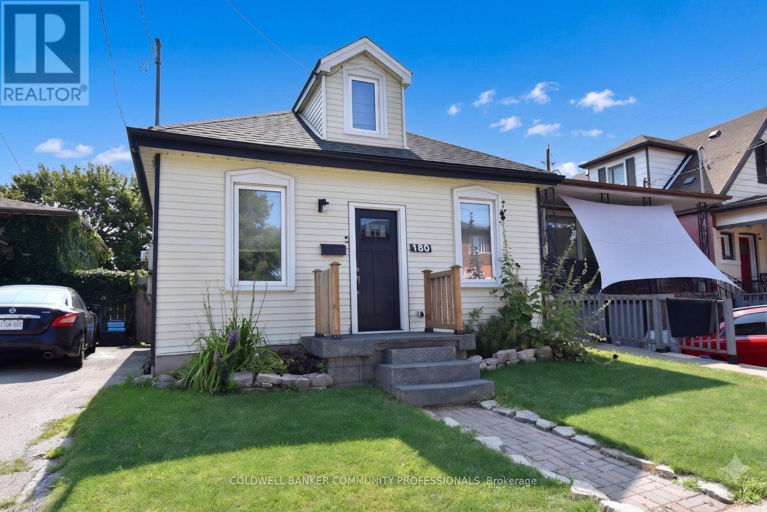 180 PROVINCE STREET N Property Photo 1