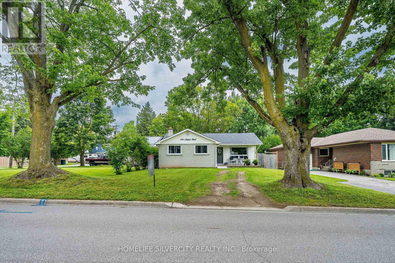 404 Andrew Street Property Photo 3