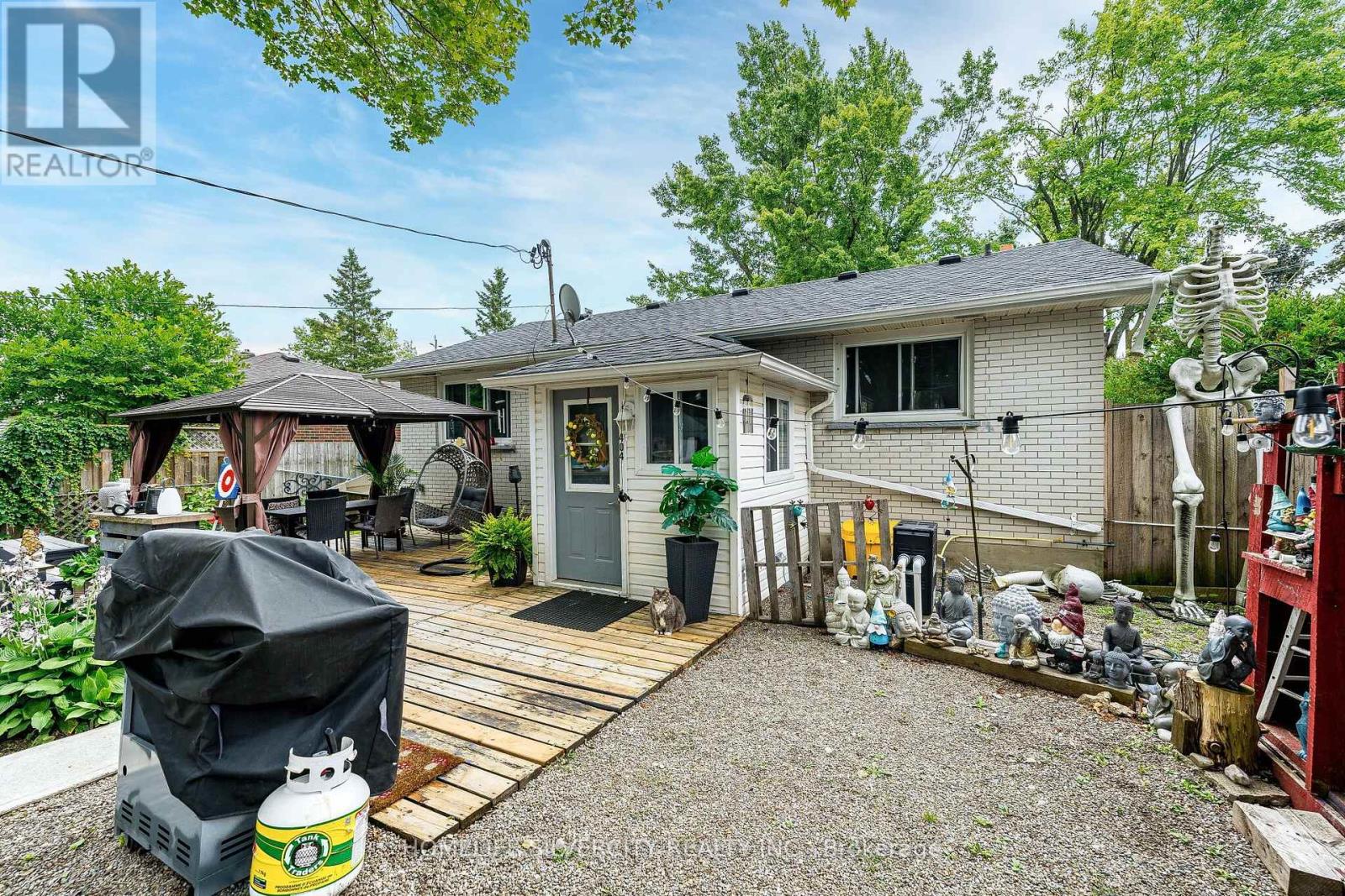 404 Andrew Street Property Photo 45