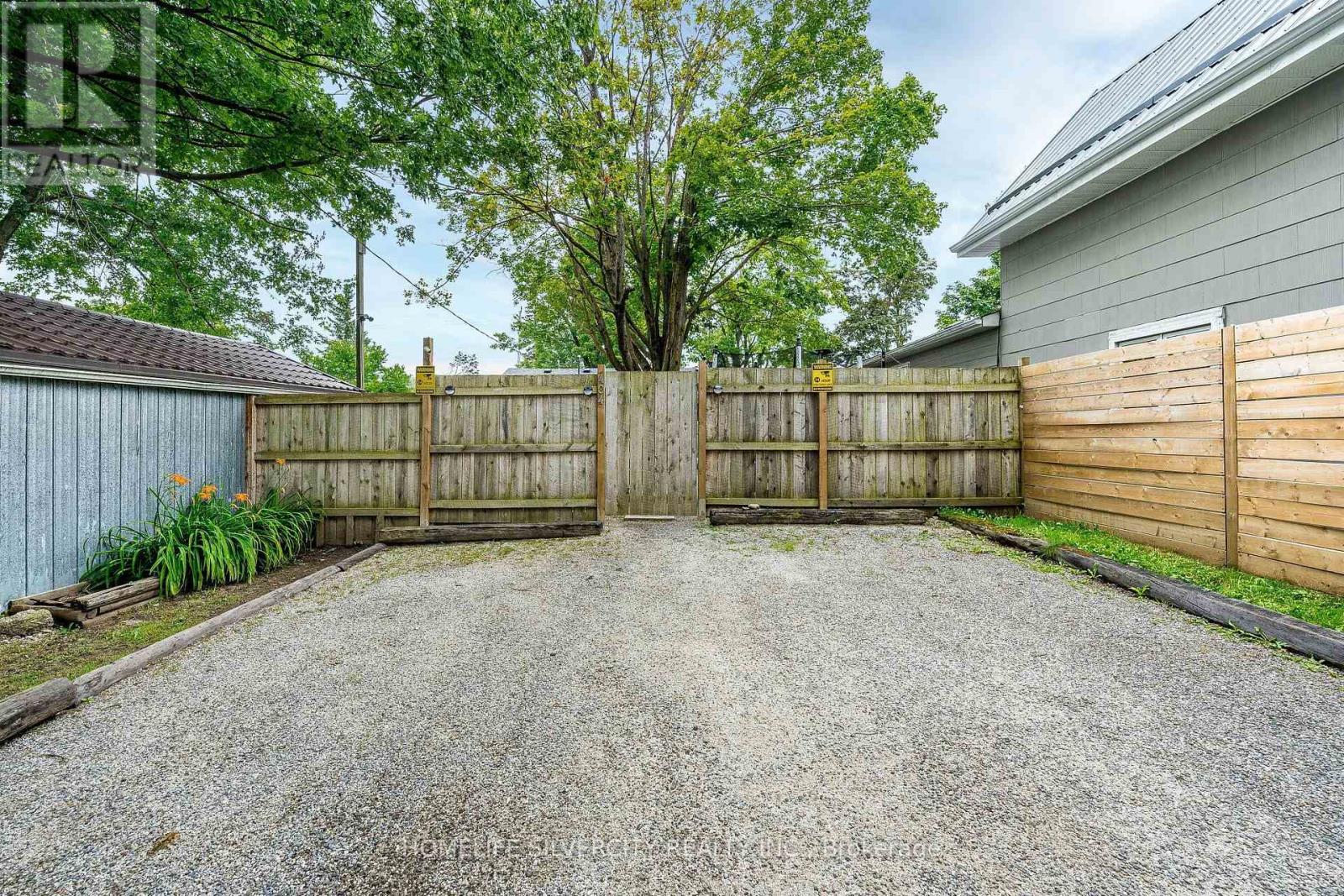 404 Andrew Street Property Photo 49
