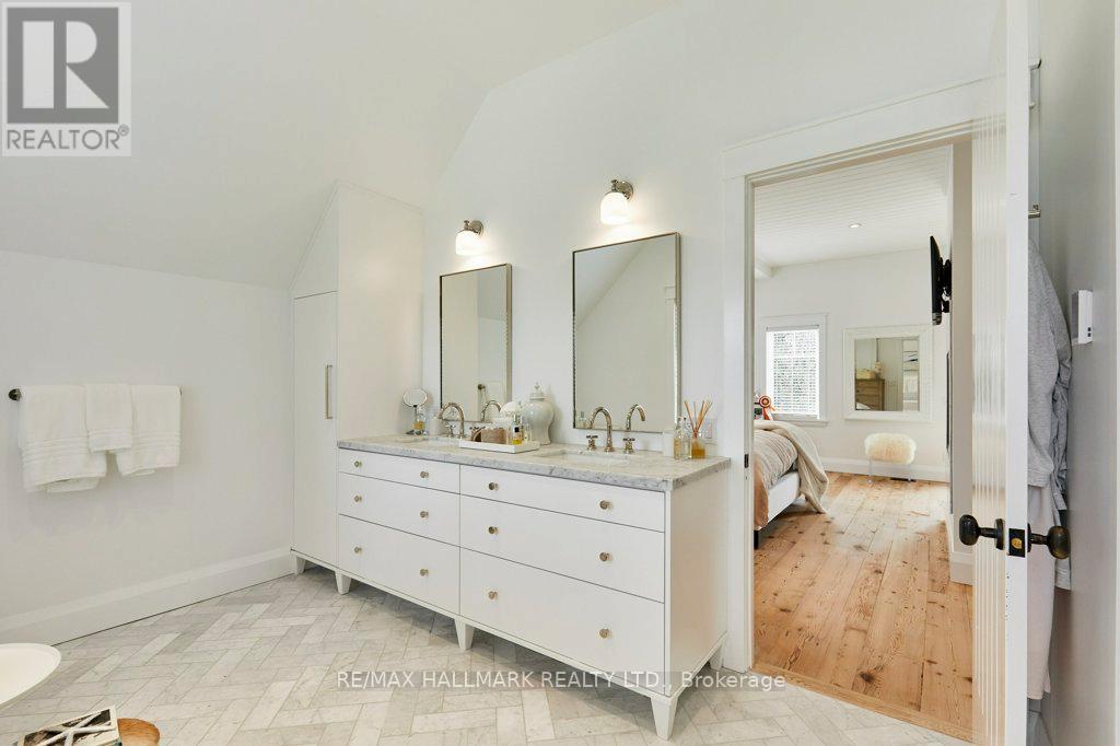 136 Snowbridge Way Property Photo 33