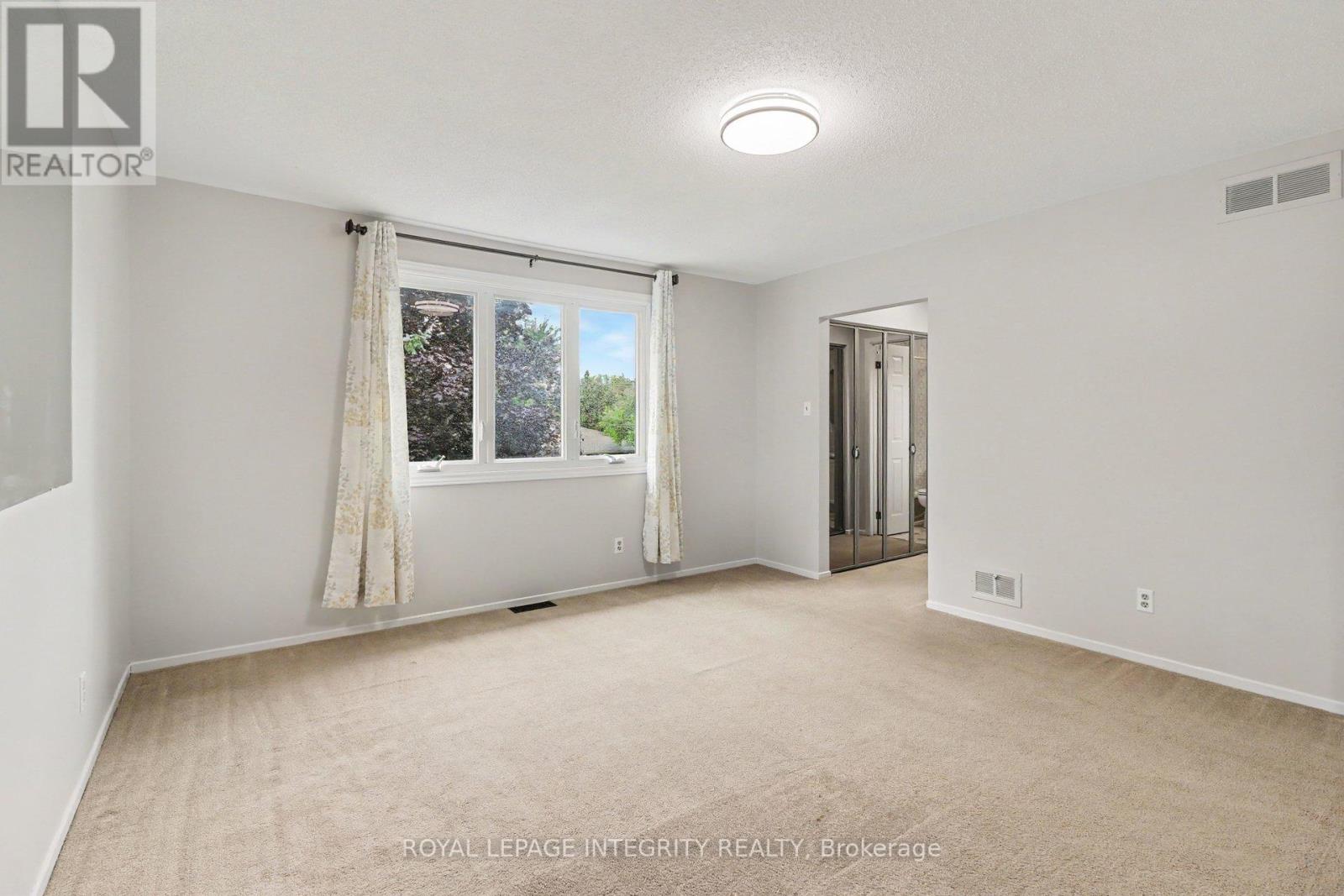 1291 Lampman Crescent Property Photo 16