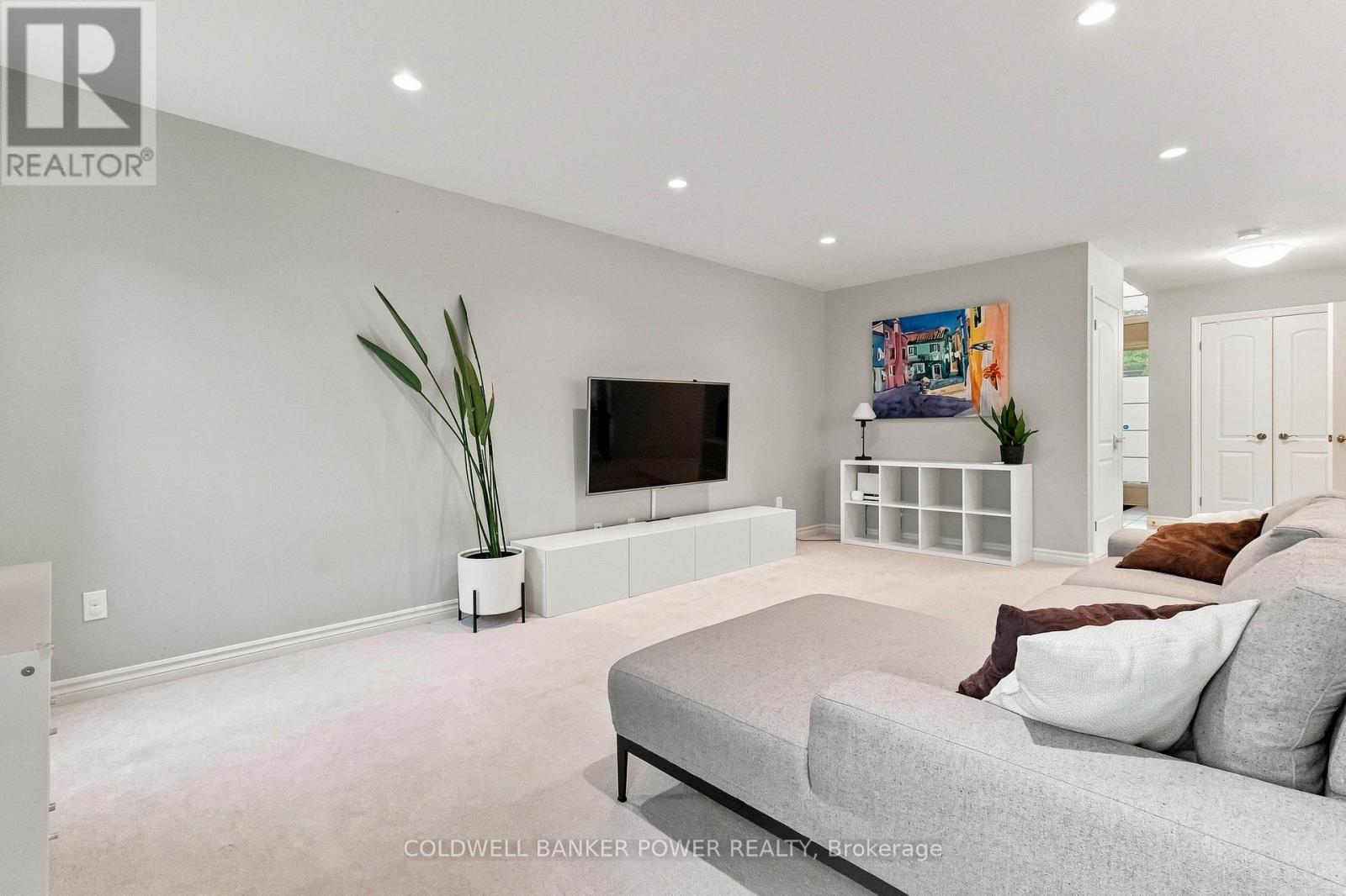 2241 Buroak Drive Property Photo 10