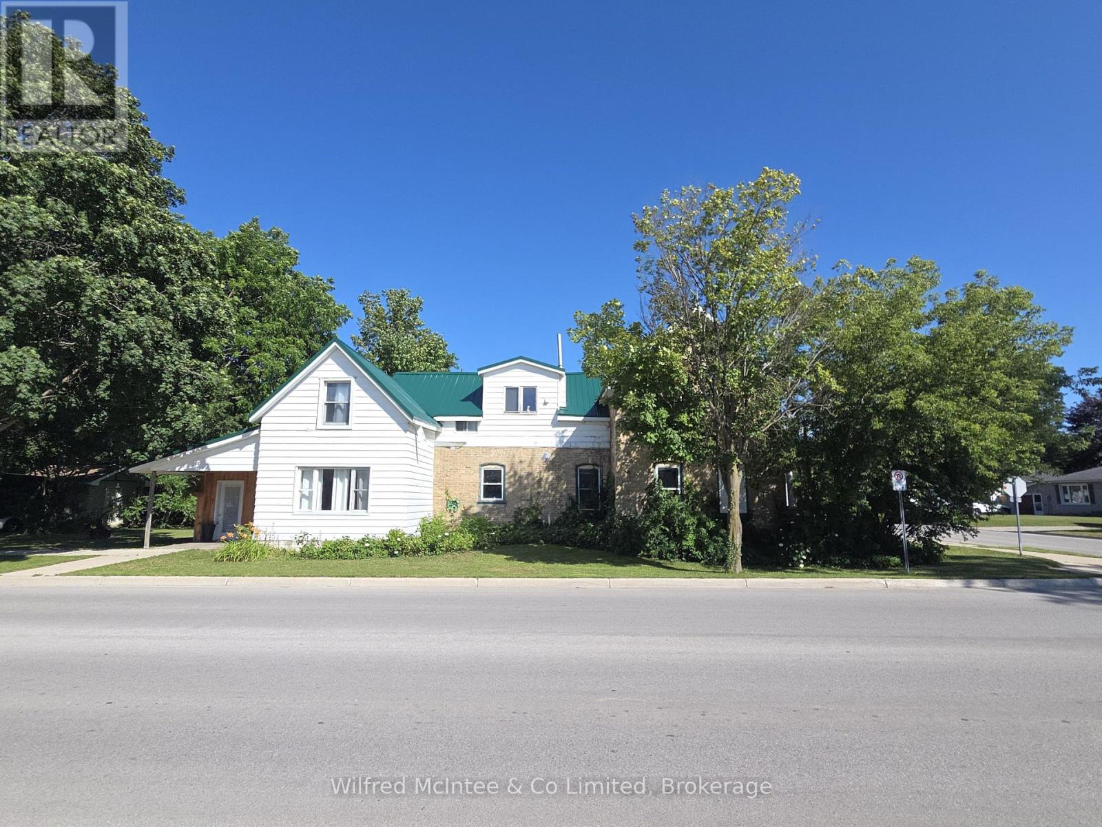 569 Eugenie Street Property Photo 2