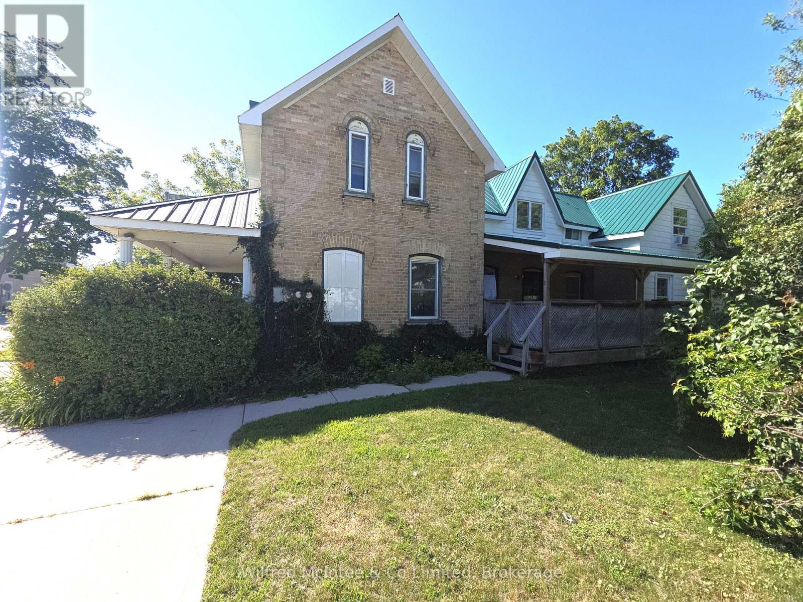 569 Eugenie Street Property Photo 4