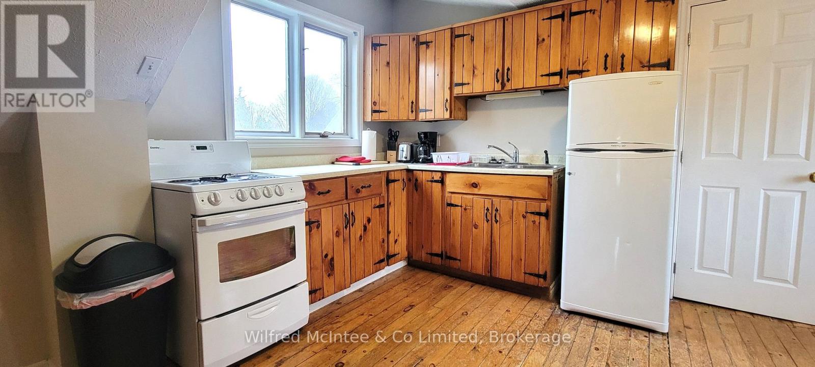 569 Eugenie Street Property Photo 7