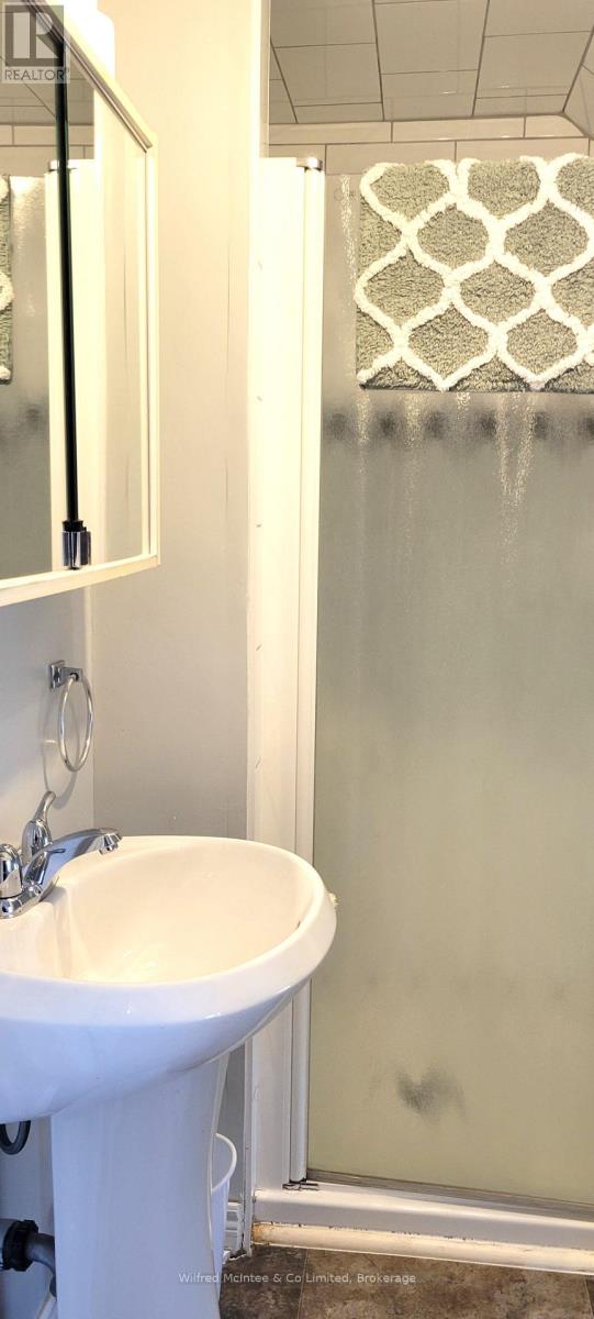569 Eugenie Street Property Photo 10