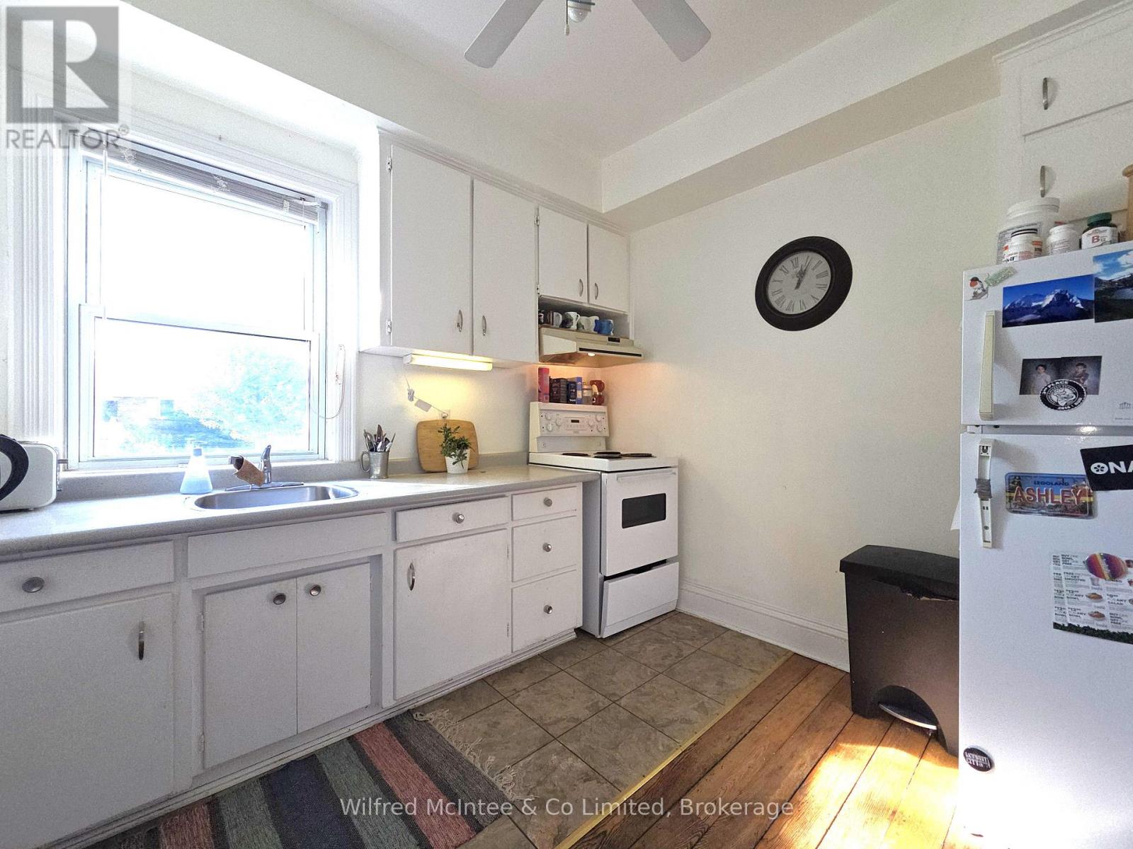 569 Eugenie Street Property Photo 14