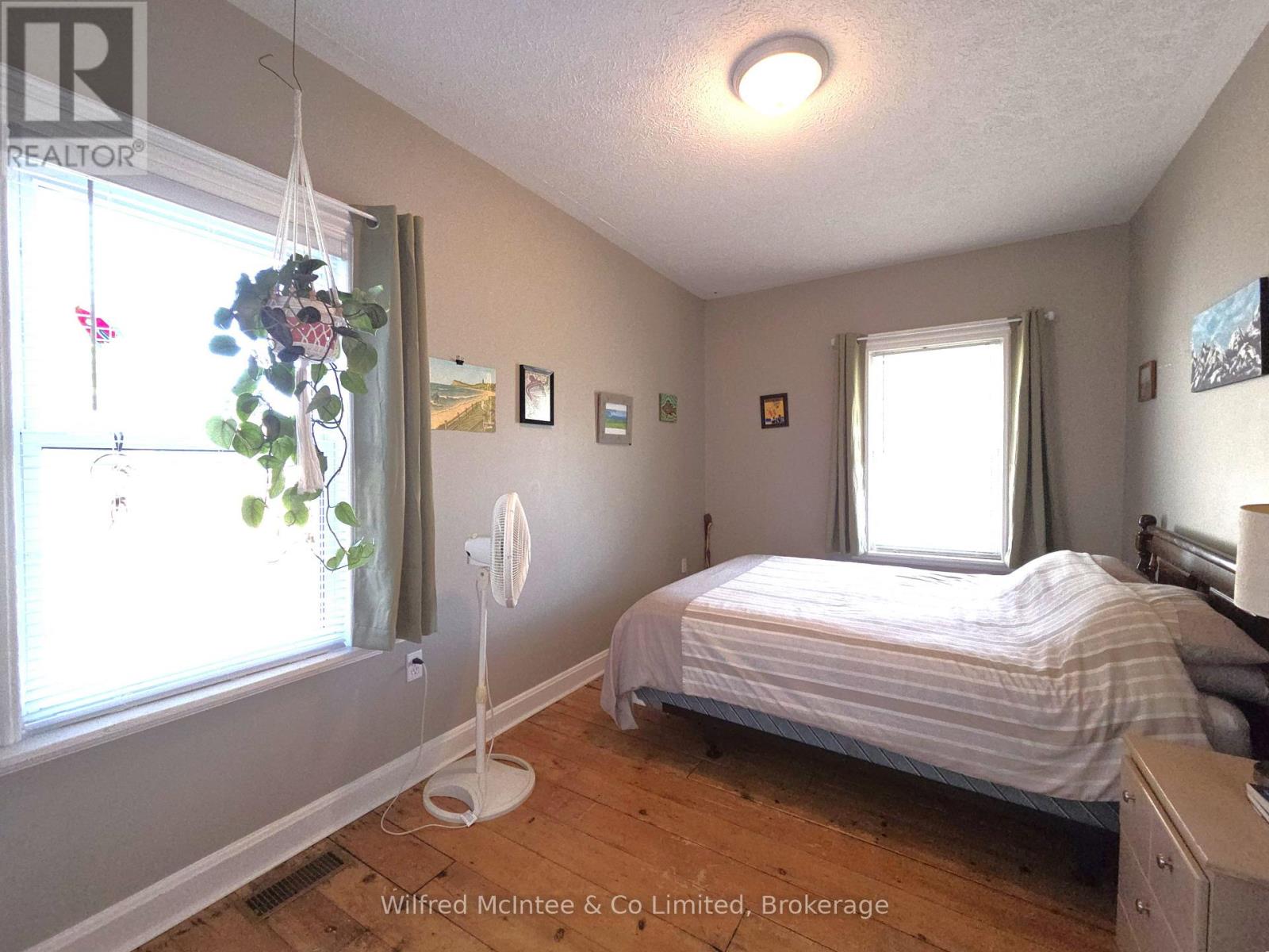 569 Eugenie Street Property Photo 15