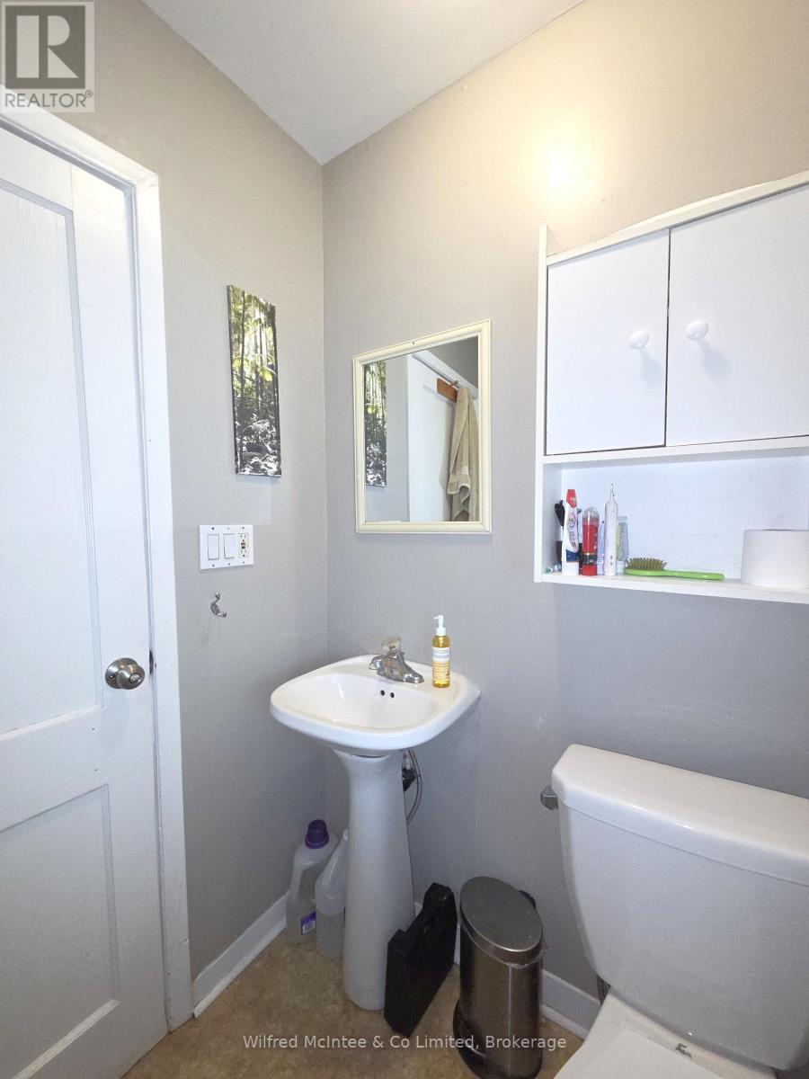 569 Eugenie Street Property Photo 16