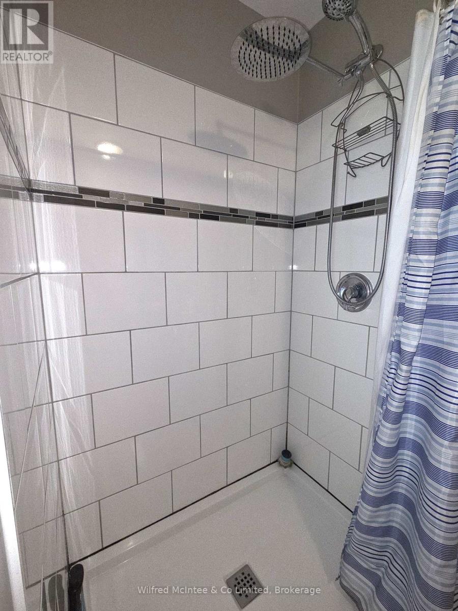 569 Eugenie Street Property Photo 18